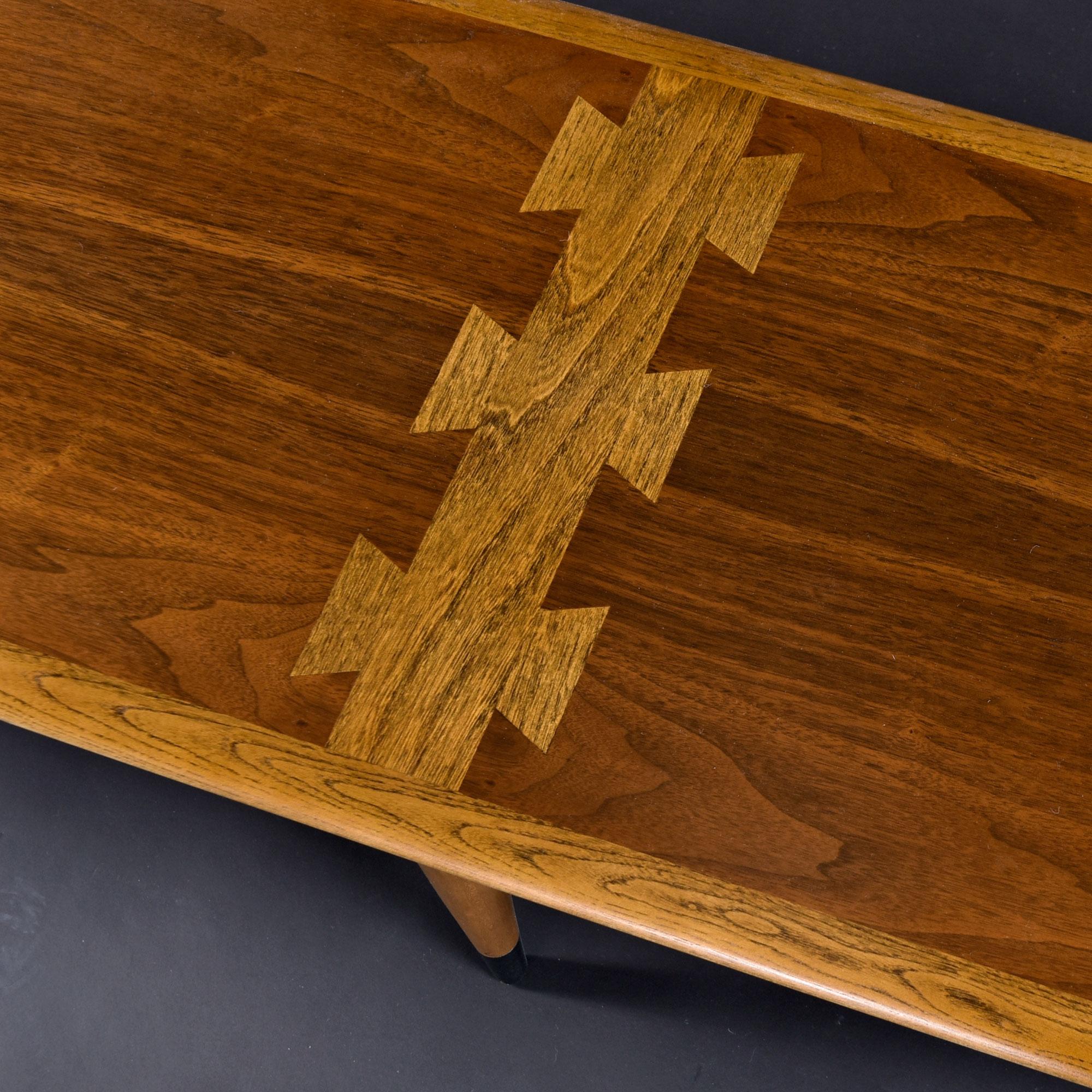 Chêne Lane Acclaim Table basse à queue d'aronde pour planches de surf extra-longues en vente