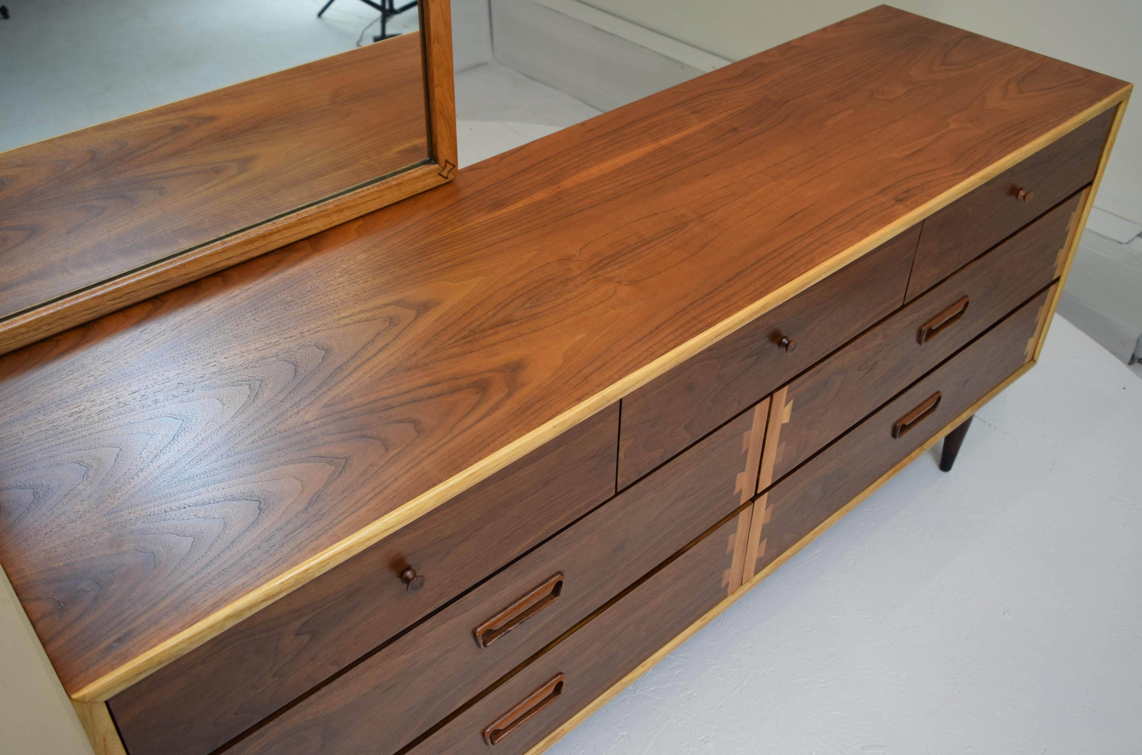lane acclaim dresser