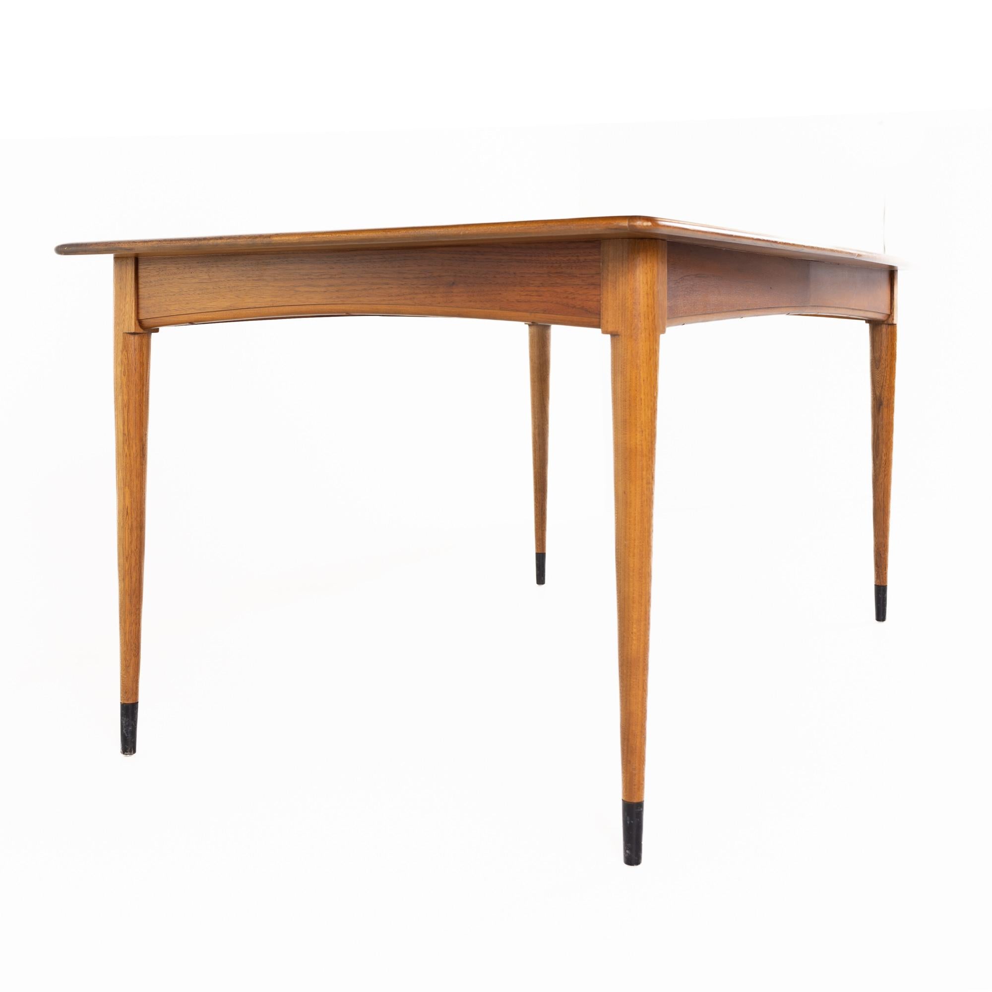 Lane Acclaim Mid Century Dovetail Dining Table In Good Condition In Countryside, IL