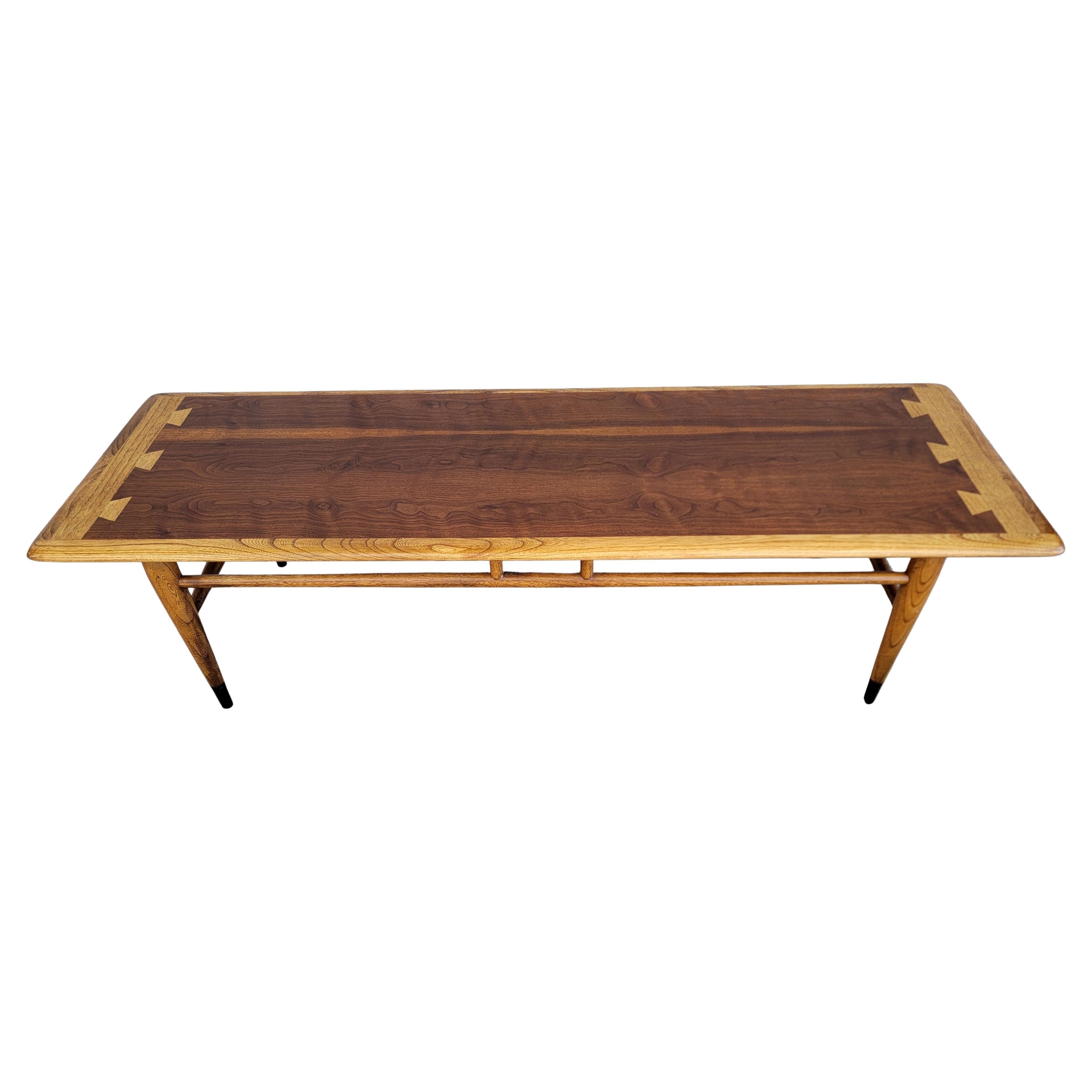 Lane Acclaim Mid-Century Modern Coffee Table For Sale