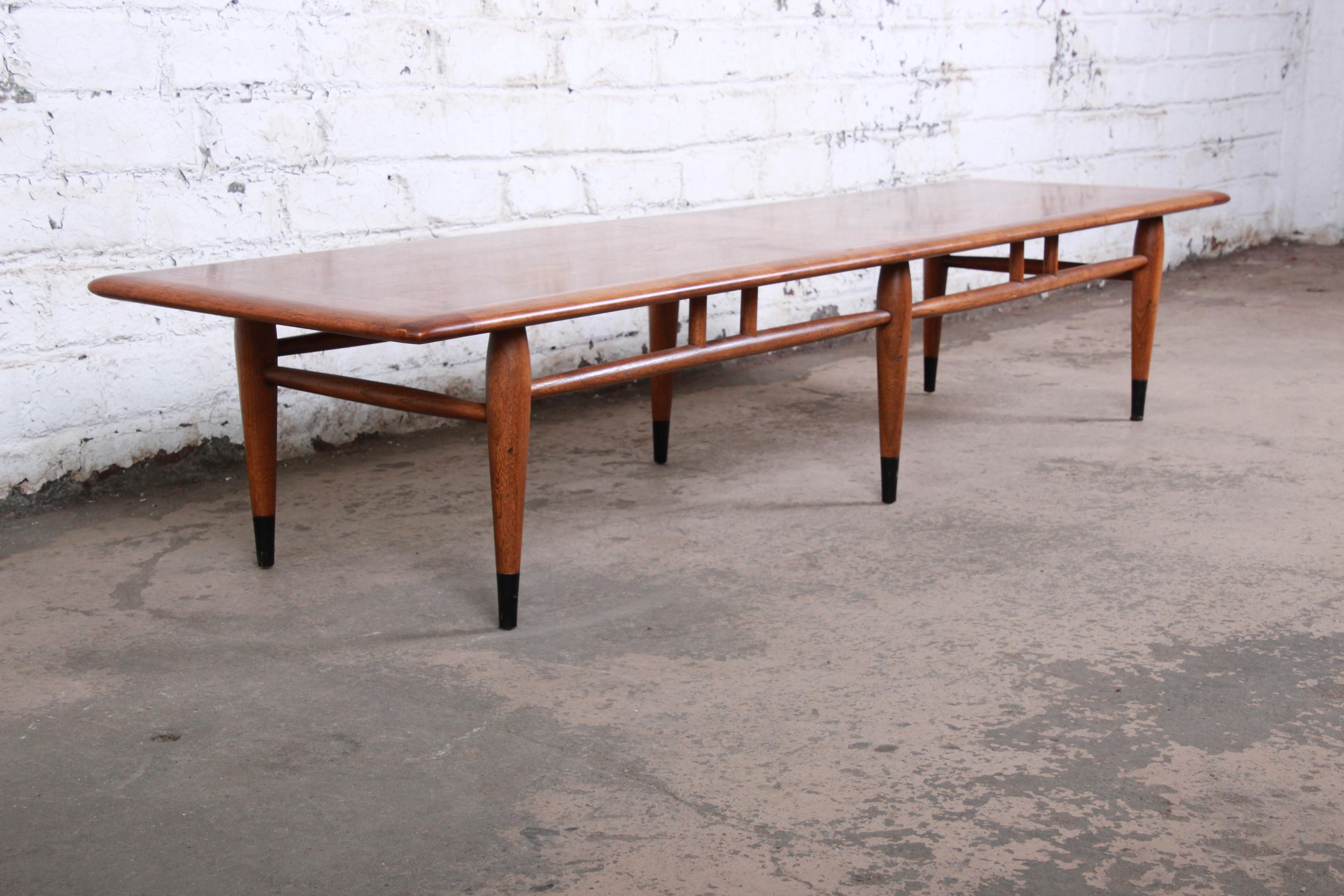 Lane Acclaim Mid-Century Modern Long Coffee Table In Good Condition In South Bend, IN