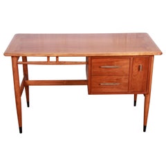 Lane Acclaim Moderner Schreibtisch aus geschnitztem Nussbaumholz:: 1960er Jahre