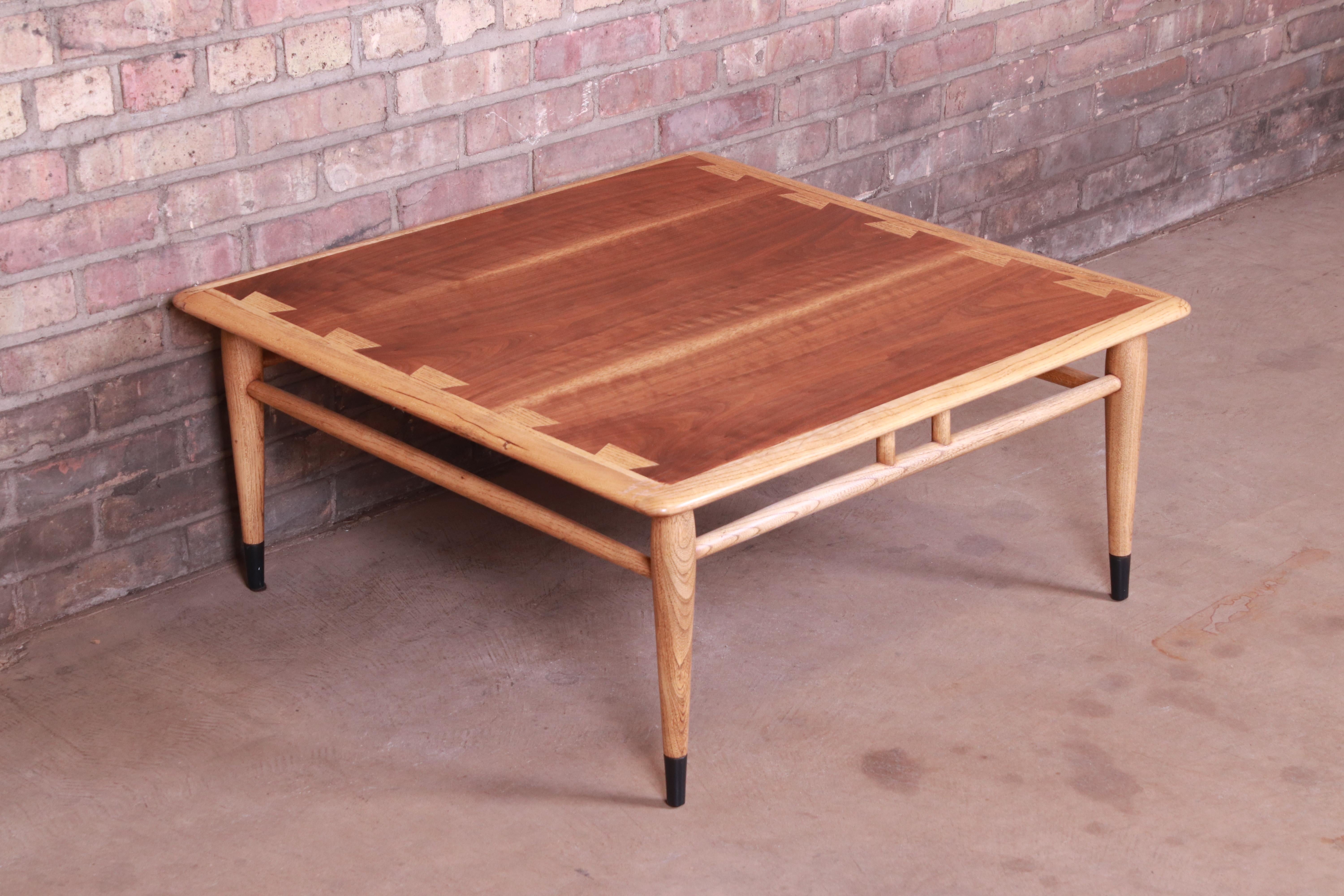 Lane Acclaim Mid-Century Modern Walnut Coffee Table, Newly Refinished In Good Condition In South Bend, IN
