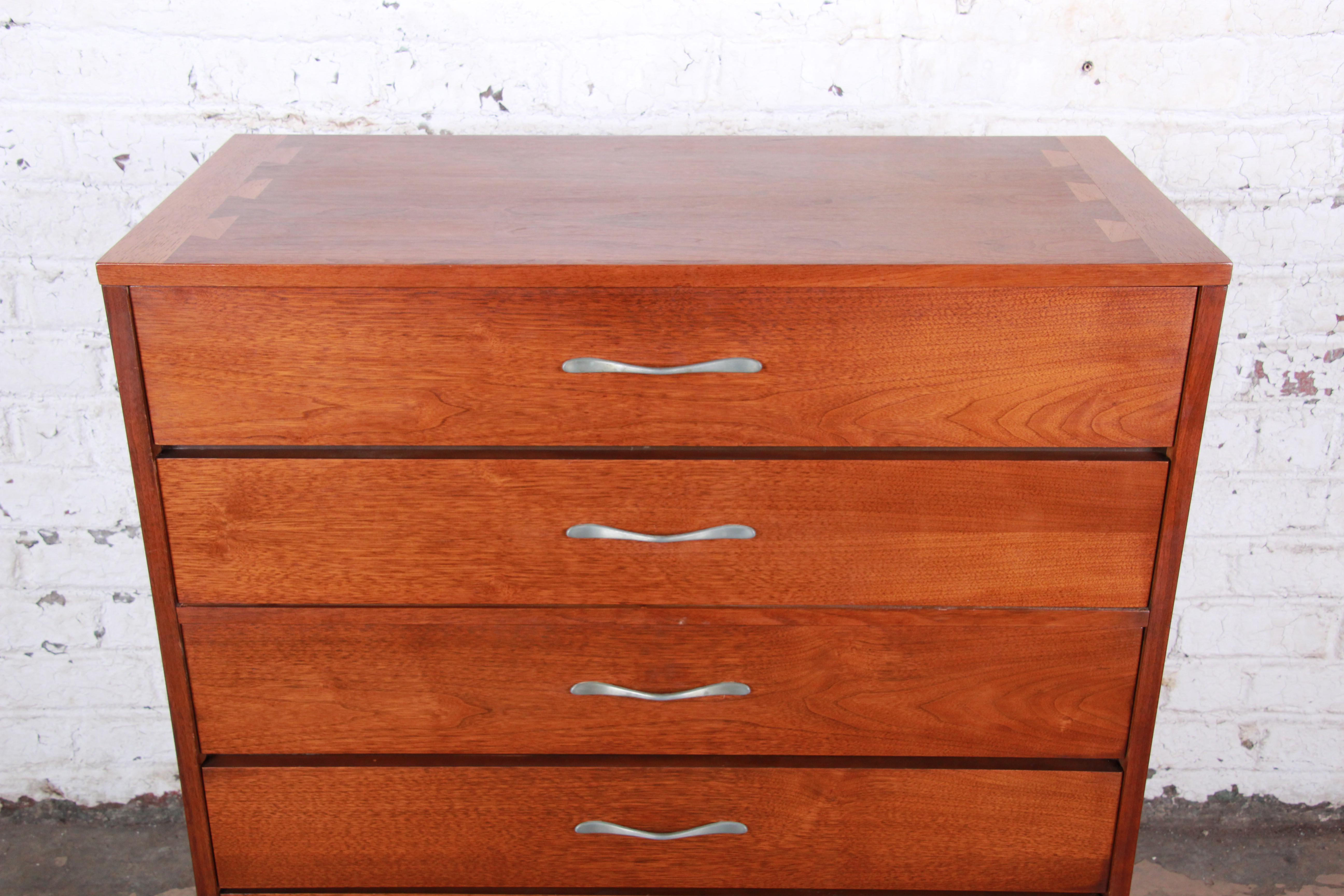 Lane Acclaim Mid-Century Modern Walnut Highboy Dresser In Good Condition In South Bend, IN