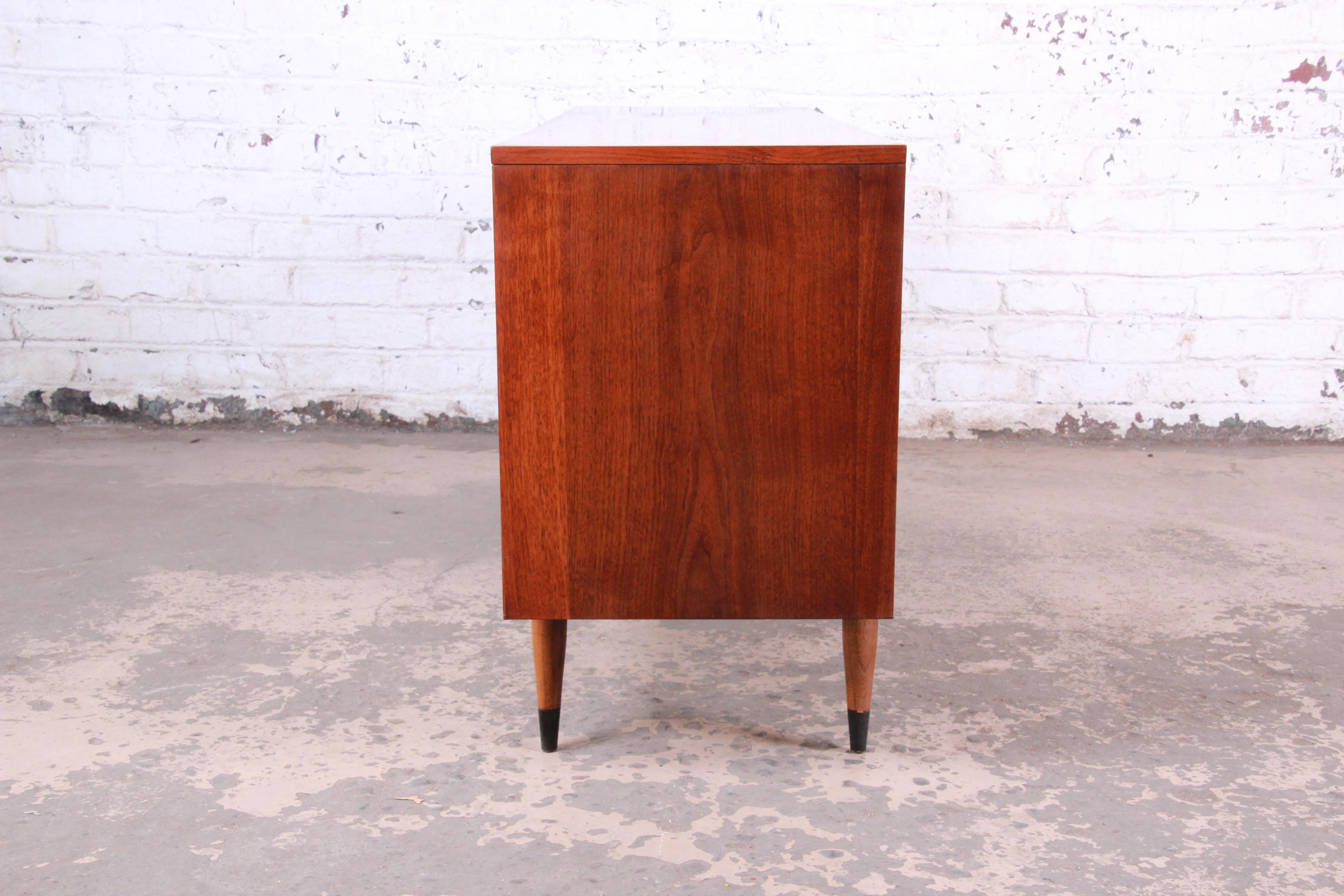 Lane Acclaim Mid-Century Modern Walnut Long Dresser or Credenza 2