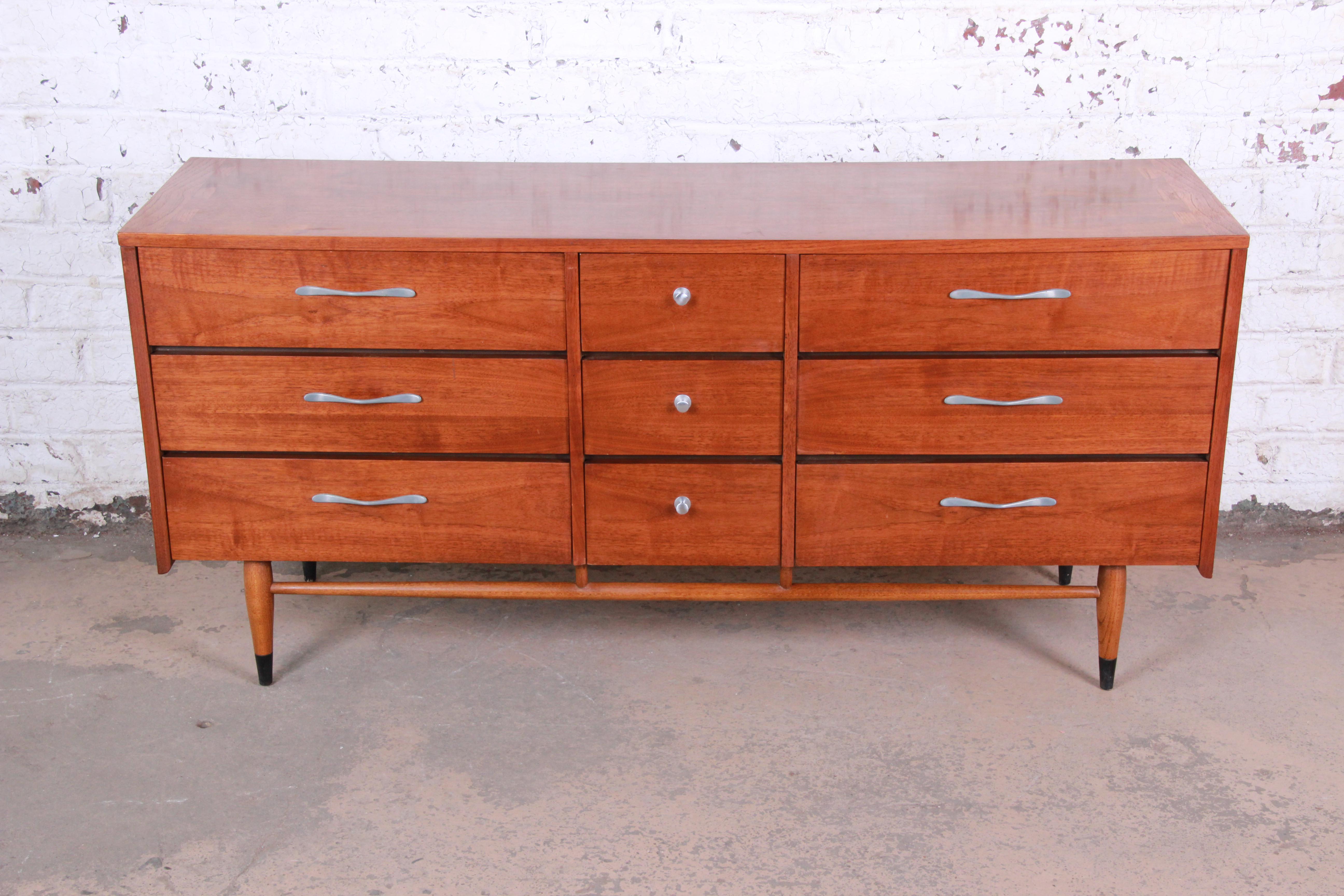 lane acclaim dresser