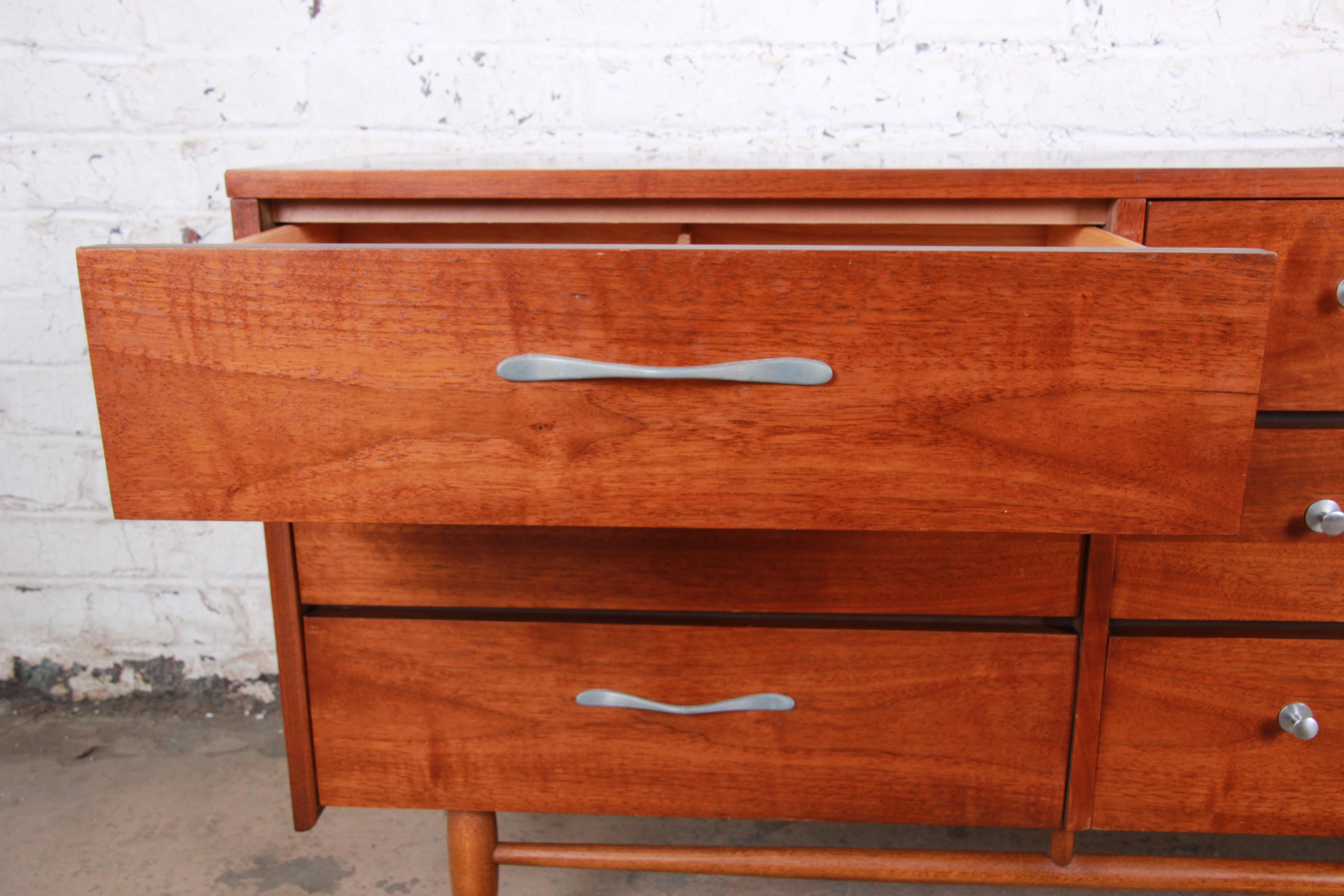 Mid-20th Century Lane Acclaim Mid-Century Modern Walnut Long Dresser or Credenza