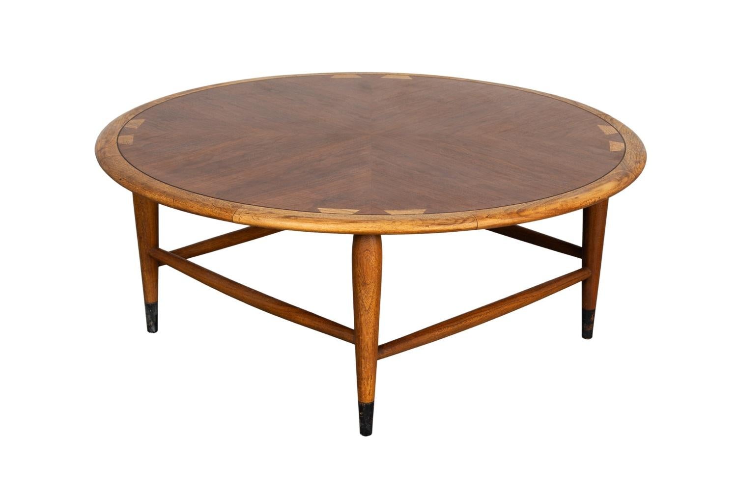 Lane Acclaim Mid-Century Runder Couchtisch mit Schwalbenschwanzintarsie (amerikanisch)
