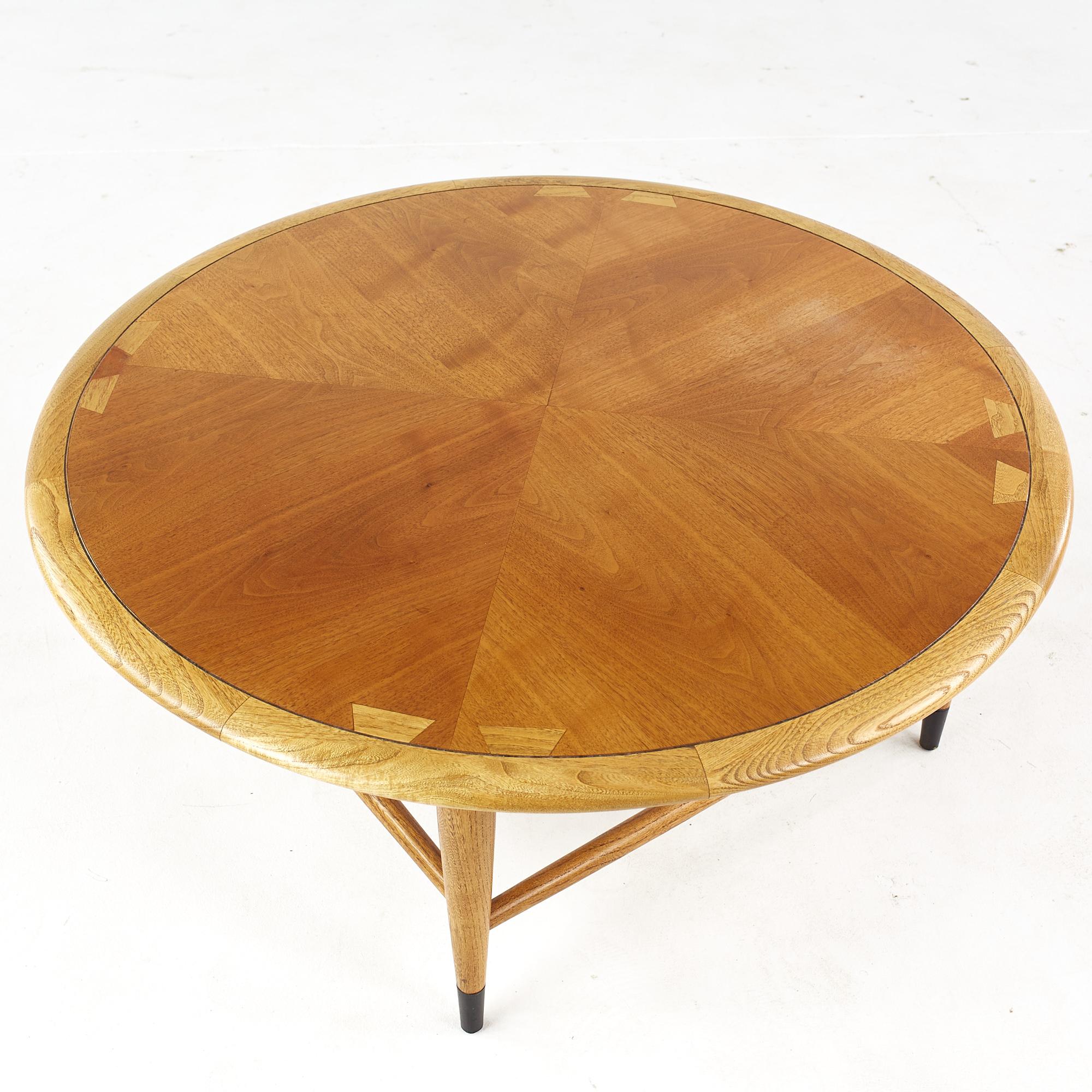 Lane Acclaim Mid Century Round Dovetail Inlay Coffee Table In Good Condition For Sale In Countryside, IL