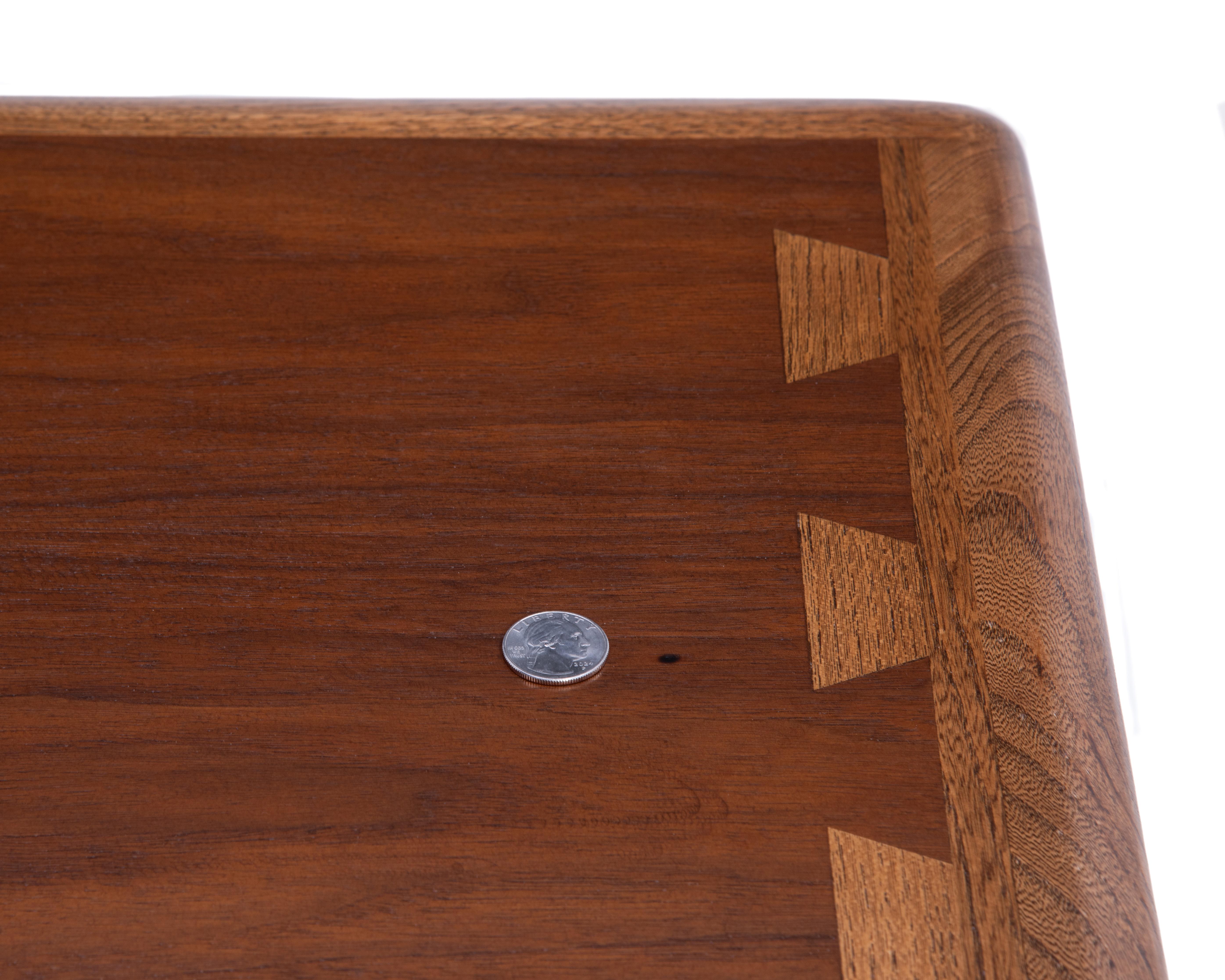 Lane Acclaim Mesa auxiliar Mid Century Fresno nogal en venta 4