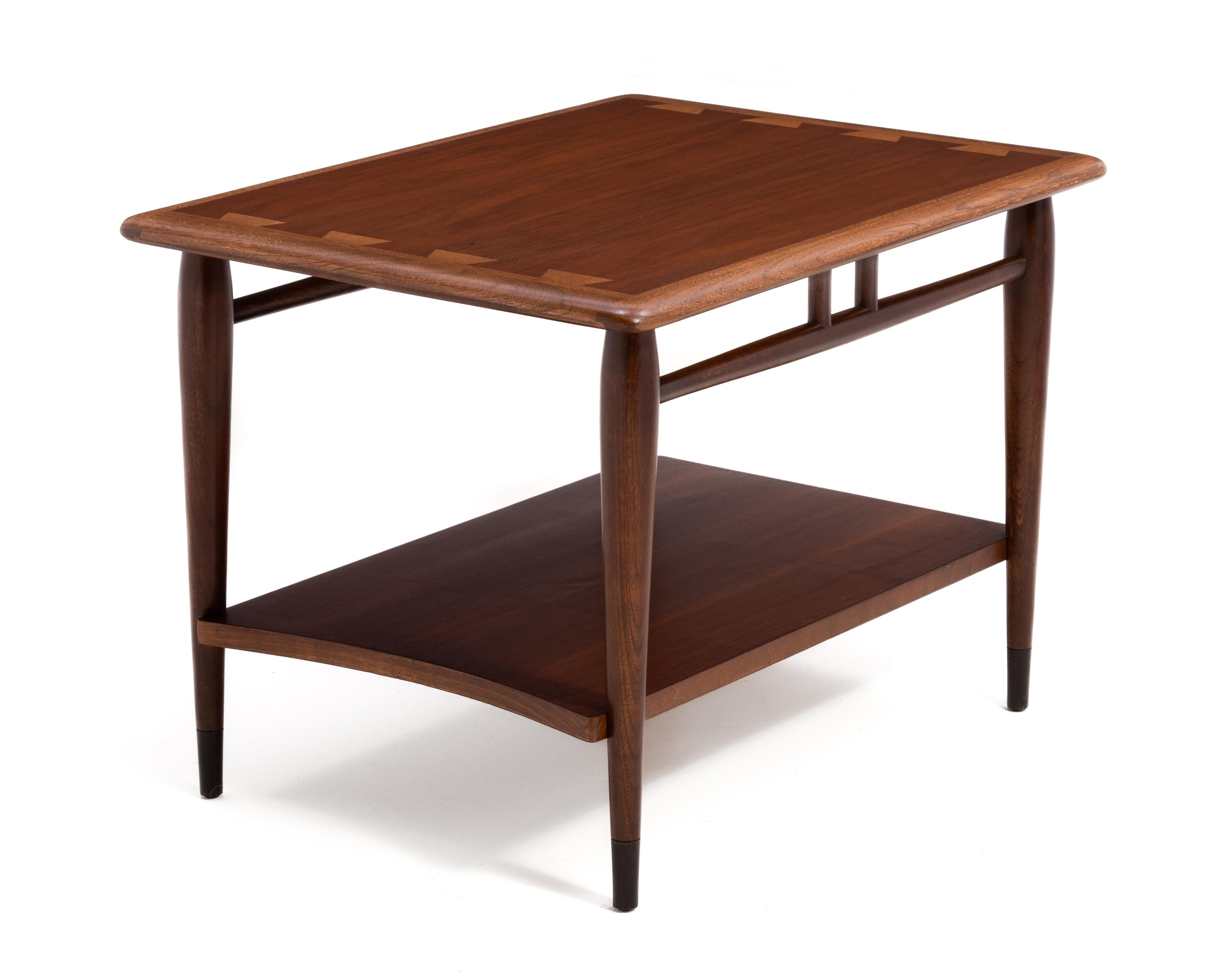 Lane Acclaim Mesa auxiliar Mid Century Fresno nogal Moderno de mediados de siglo en venta