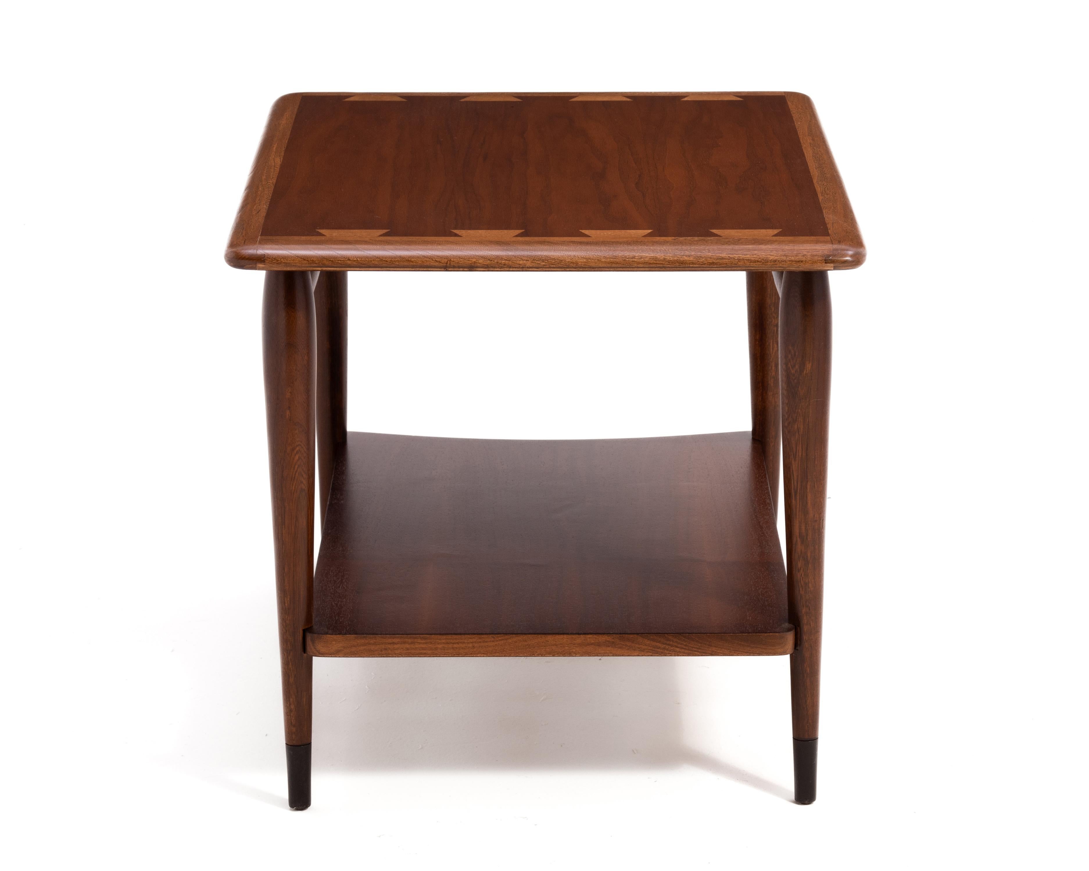 Lane Acclaim Mesa auxiliar Mid Century Fresno nogal en Bueno estado para la venta en Forest Grove, PA