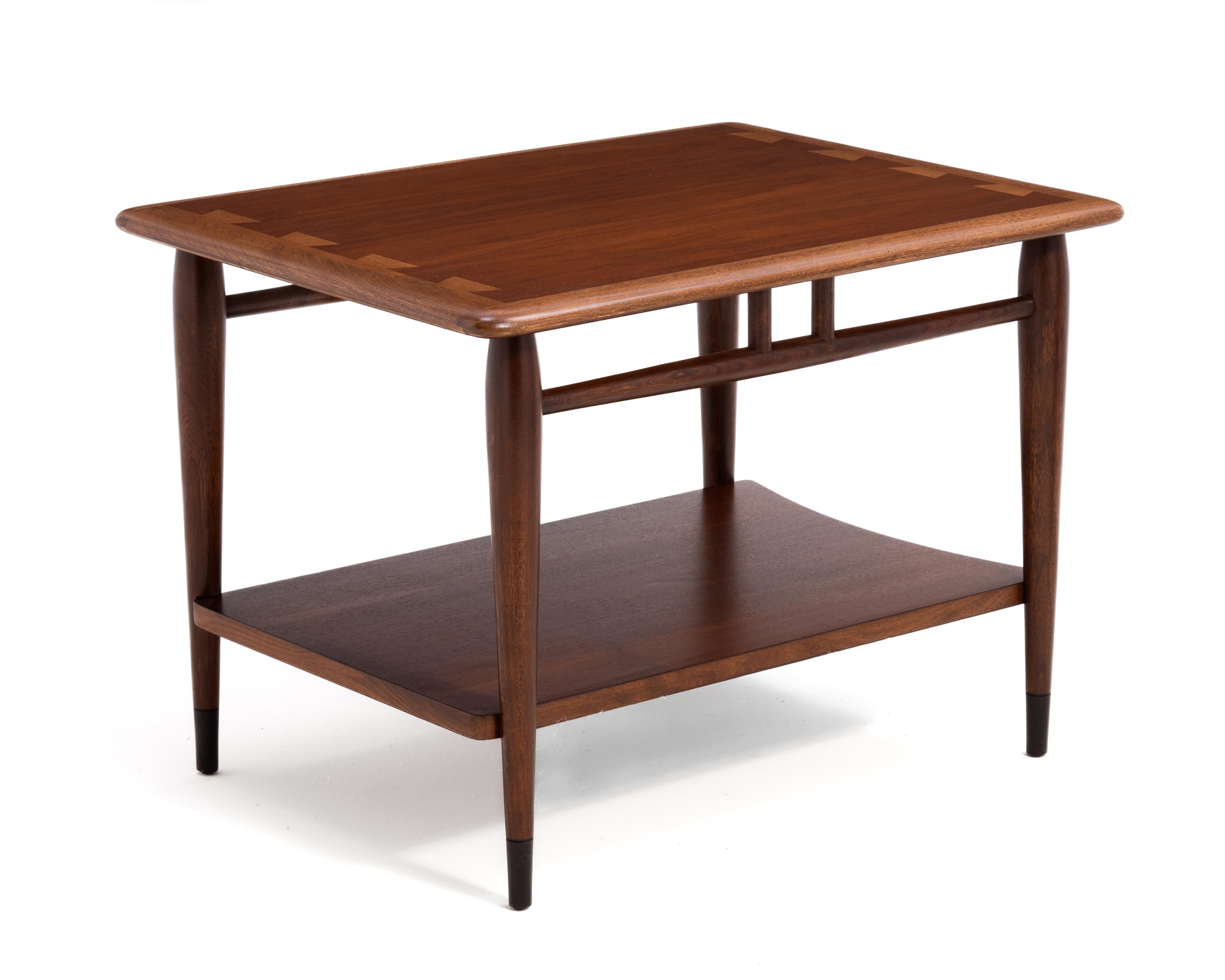 Lane Acclaim Mesa auxiliar Mid Century Fresno nogal mediados del siglo XX en venta