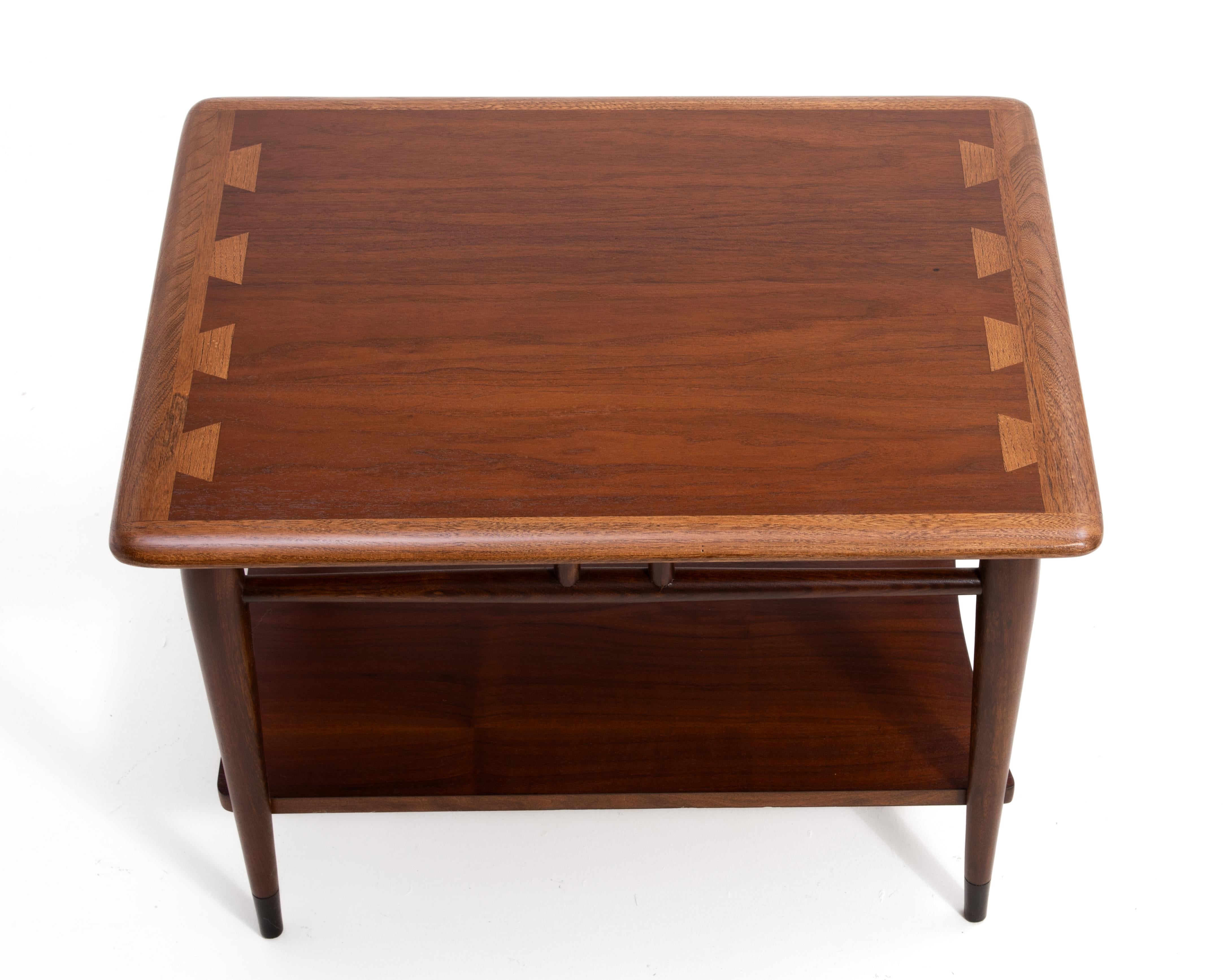 Lane Acclaim Mesa auxiliar Mid Century Fresno nogal en venta 1