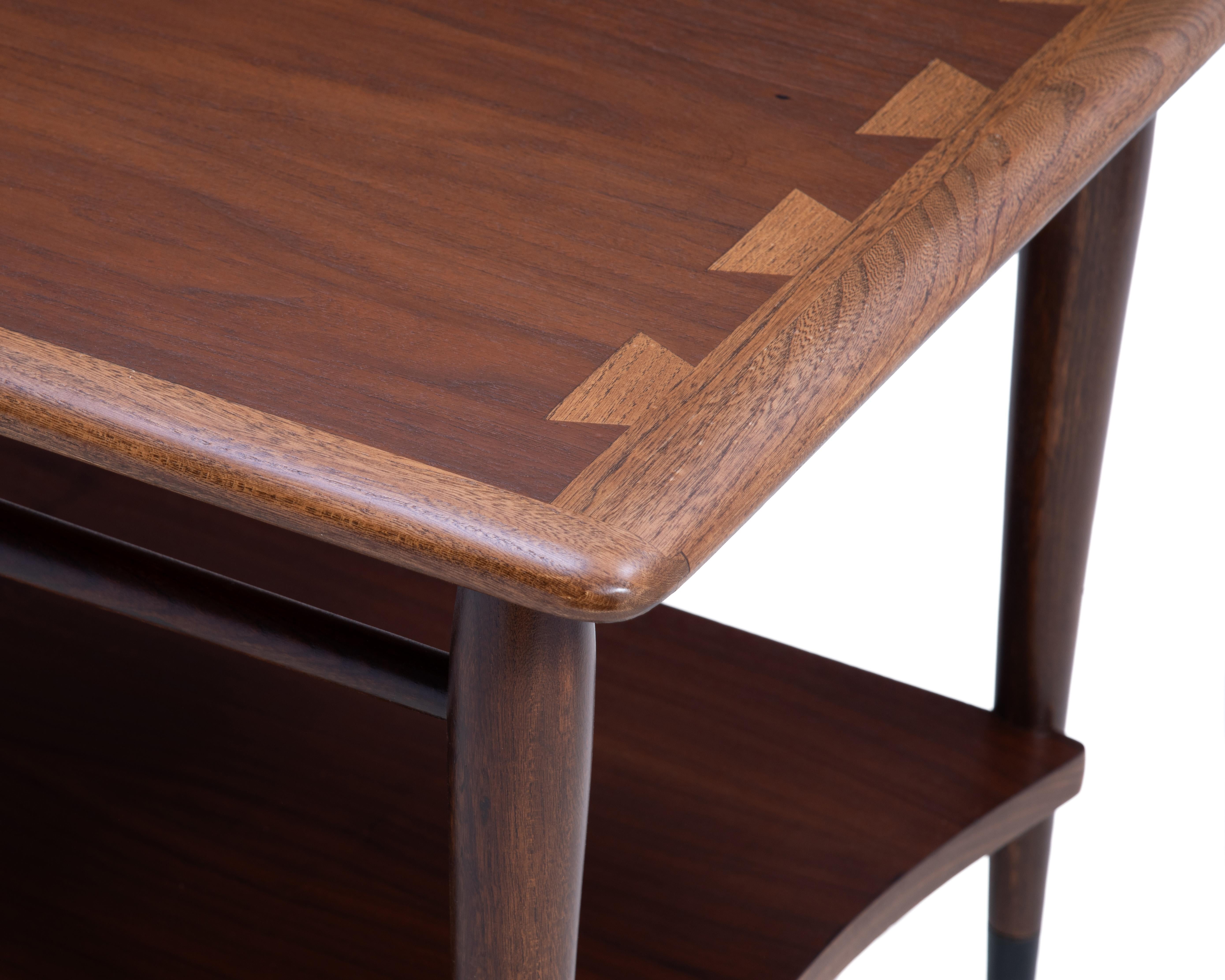 Lane Acclaim Mesa auxiliar Mid Century Fresno nogal en venta 2