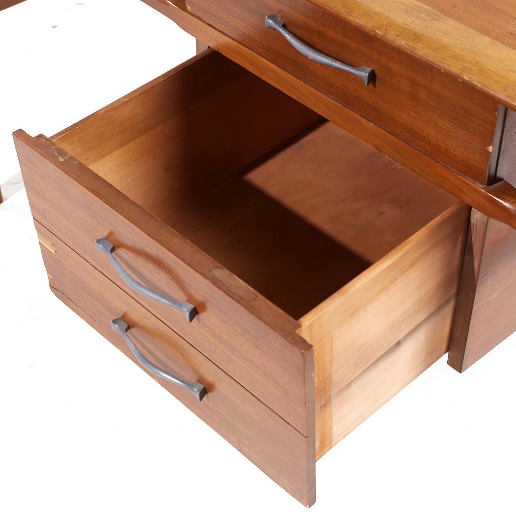 Lane Acclaim Mid Century Walnut Desk For Sale 3