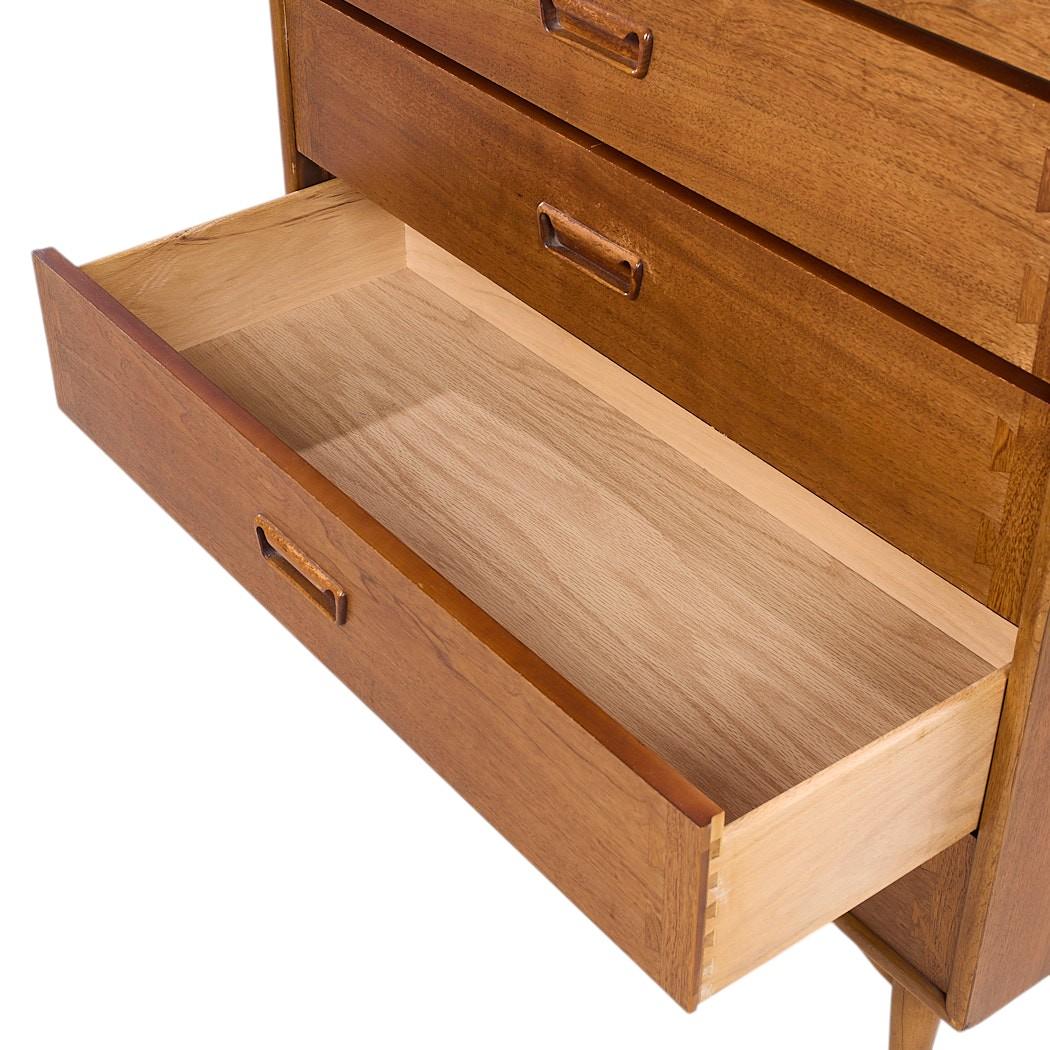 Lane Acclaim Mid Century Nussbaum Highboy Kommode (20. Jahrhundert) im Angebot