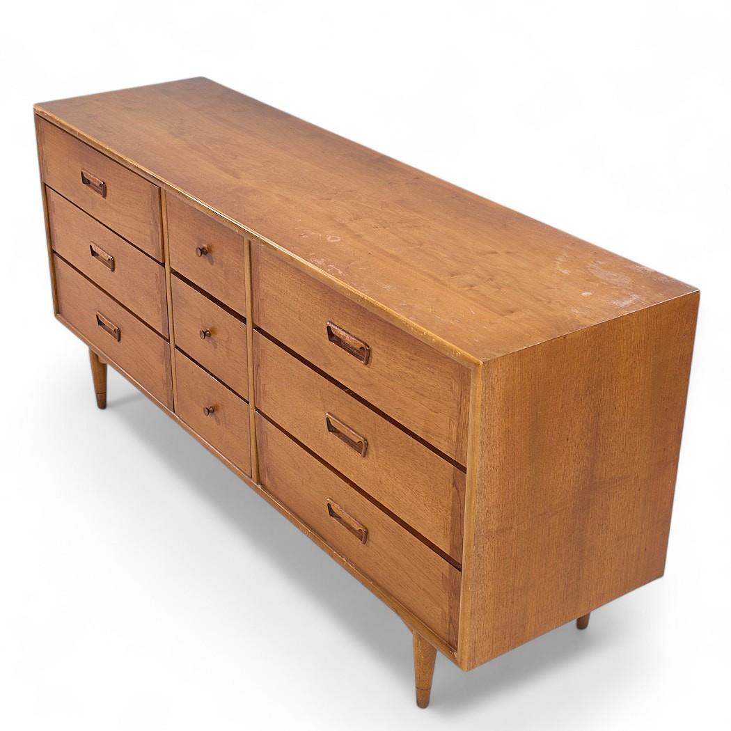 Lane Acclaim Mid Century Nussbaum Lowboy Kommode im Angebot 2