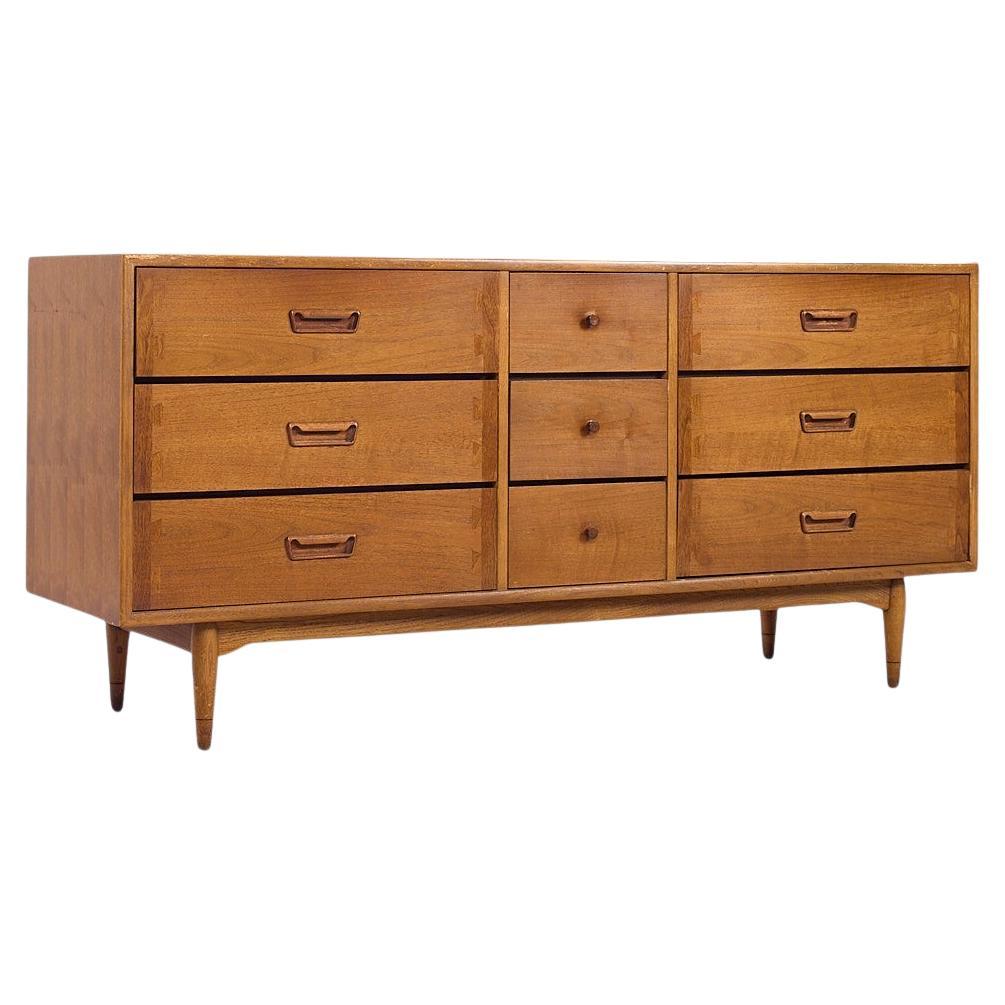 Lane Acclaim Mid Century Nussbaum Lowboy Kommode