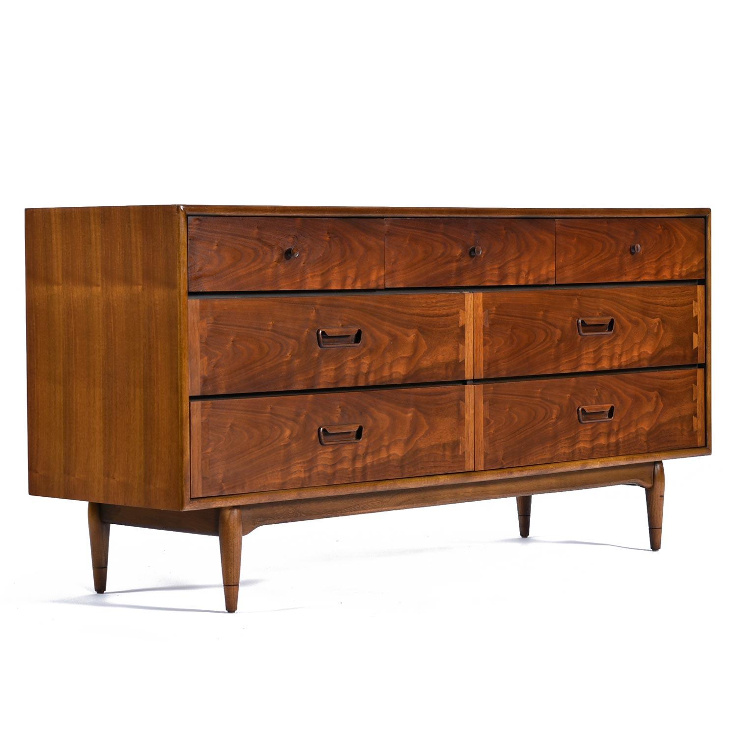 This is a seriously hard-to-find model. The Acclaim bedroom case pieces seldom come to market. After a decade in the MCM furniture business, this is the first one we’ve had on our showroom. Originally intended as a dresser, this piece can easily and