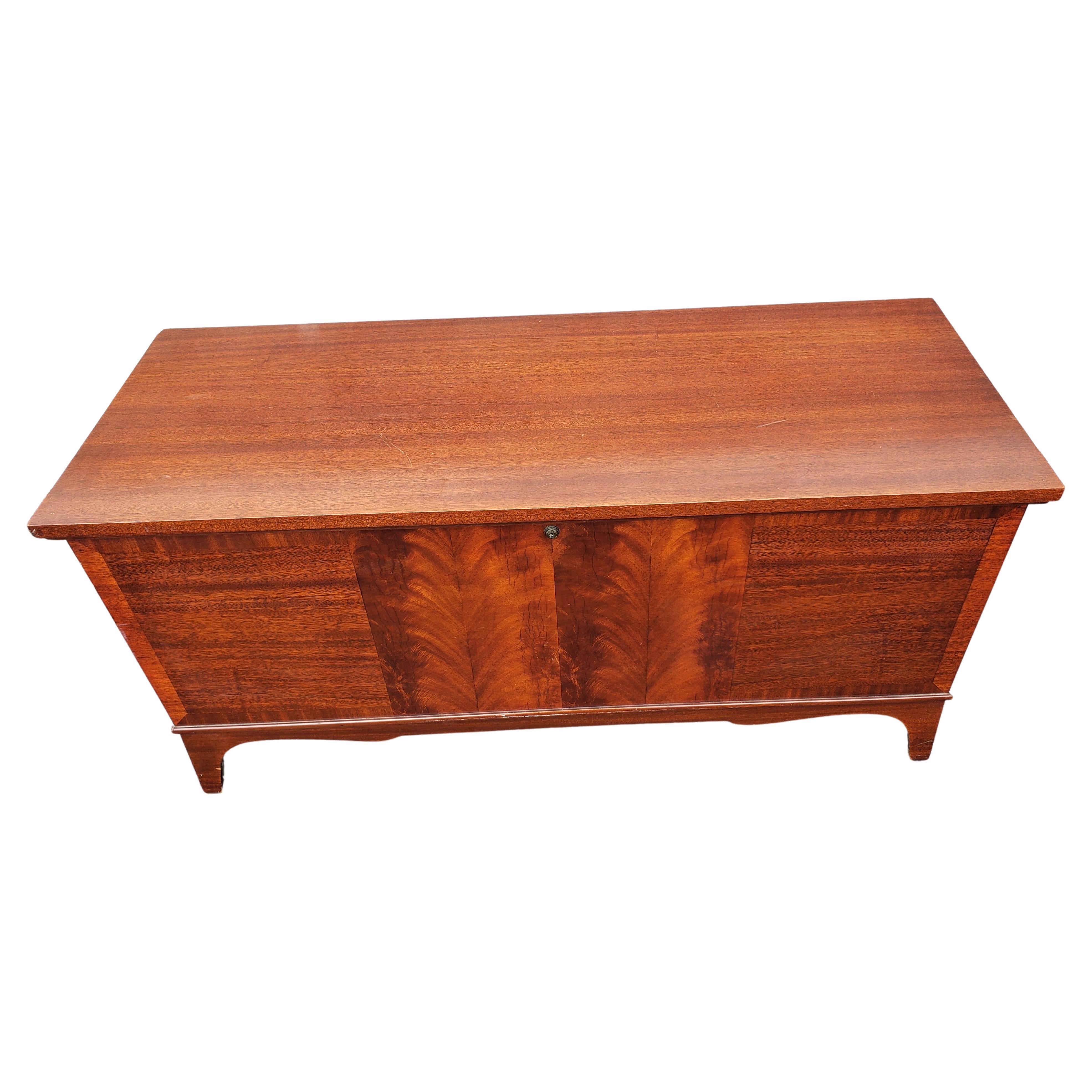 1960s Lane Altavista Banded flame Mahogany Cedar chest. This beautiful vintage modern cedar chest was designed by Lane Furniture. An iconic piece that has a shelf that floats out when the top is lifted. The felt lining in the shelf, banded inlaid