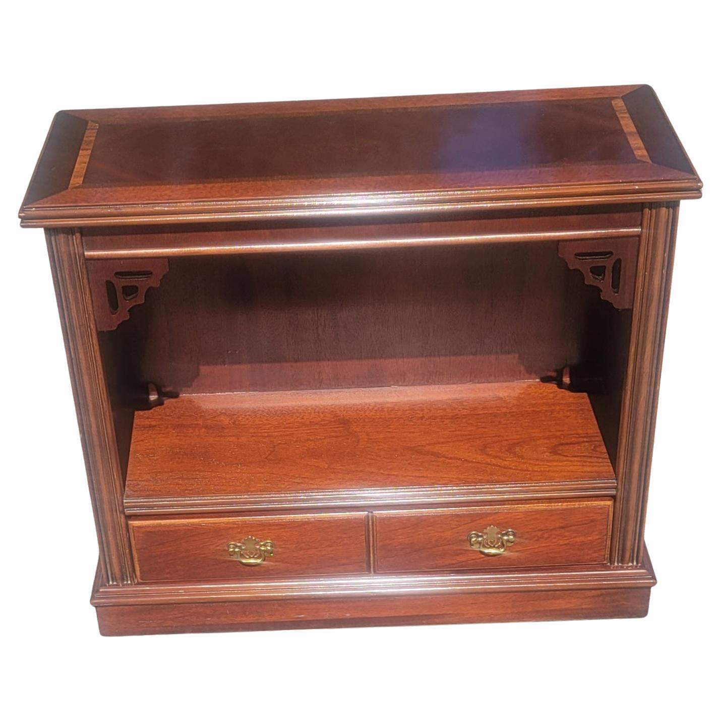 A versatile lane Altavista Chippendale banded top mahogany low bookcase or console table of hall table in very good vintage condition. Use in your office, home office or hall way as a console table. Measures 37