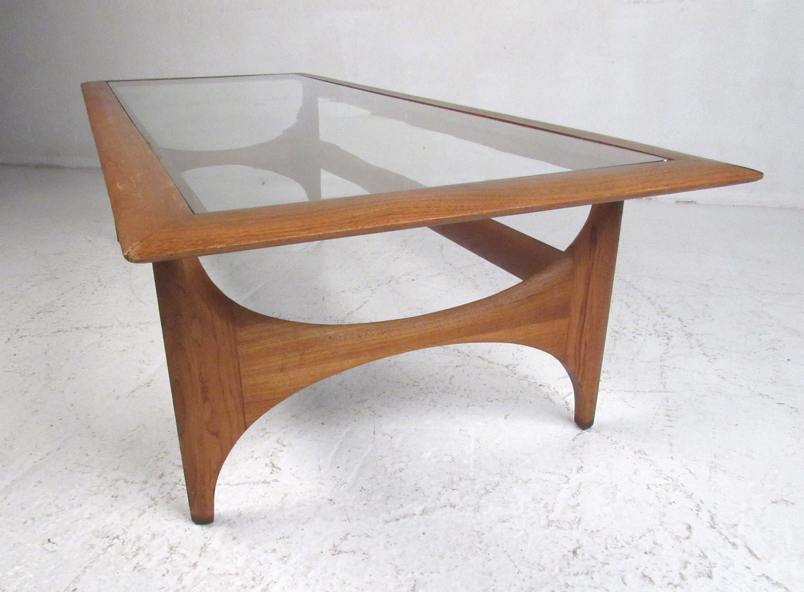 Américain Table Silhouette de Lane Furniture en vente