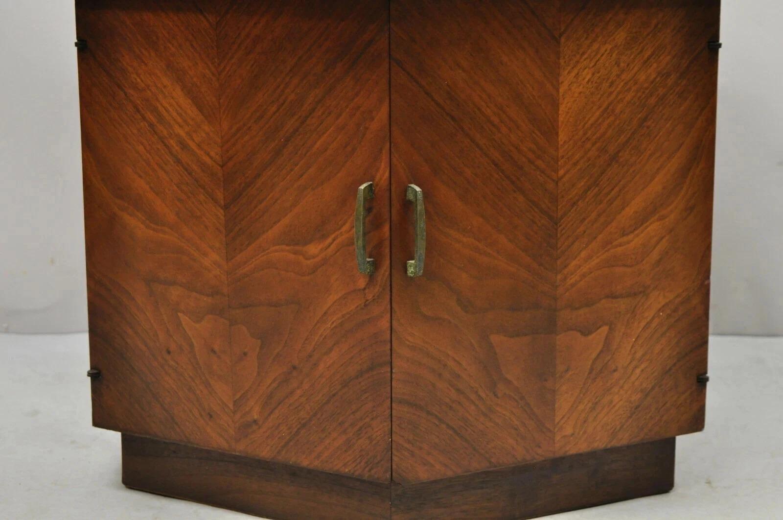Sconosciuto Lane's Altavista Mid Century Modern Walnut 2 Door Side Drum Cabinet End Table in vendita