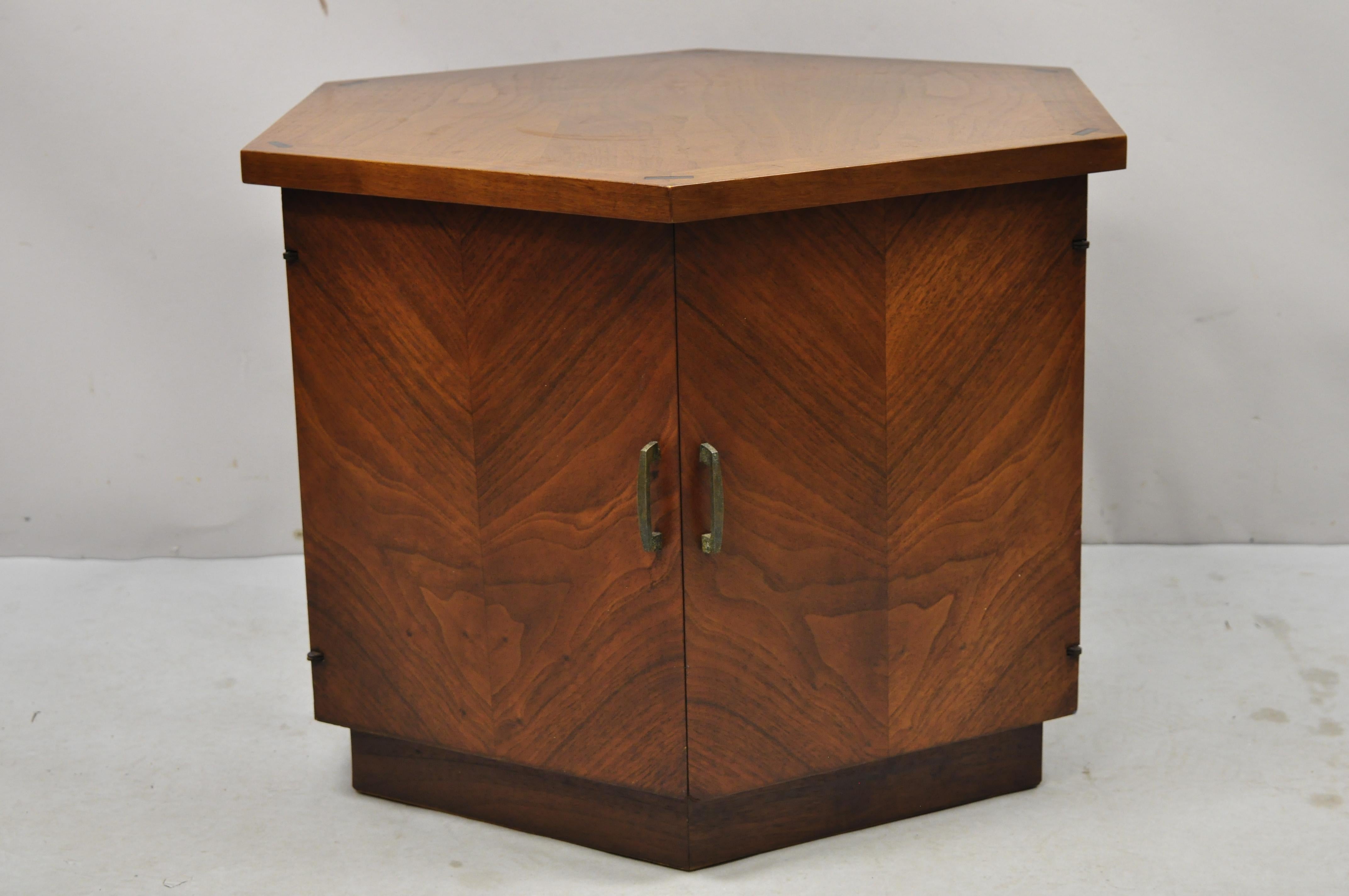 Lane Altavista Mid-Century Modern walnut 2 door side drum end table cabinet. Item features a beautiful wood grain, 2 swing doors, very nice vintage item, quality American craftsmanship, great style and form. Circa mid-20th century. Measurements: