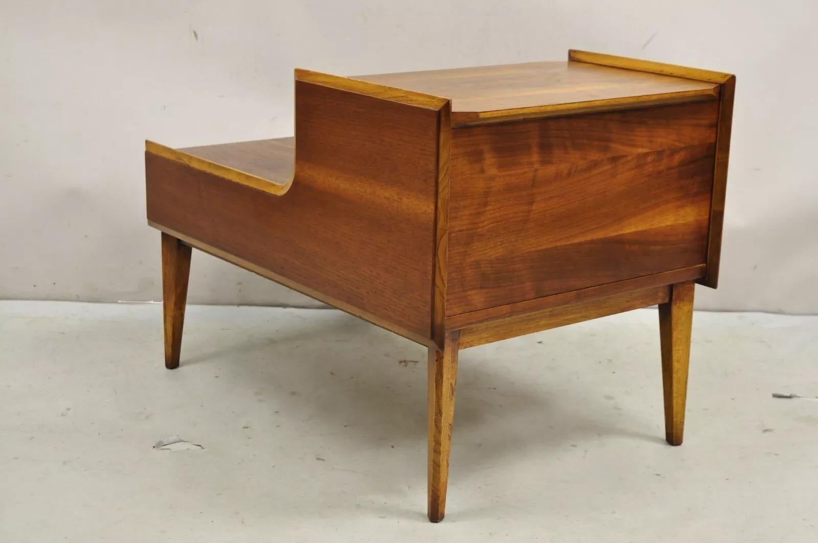 Lane Altavista Moderner Beistelltisch aus Nussbaumholz, 2 Stufenförmig, Mid-Century Modern im Angebot 3