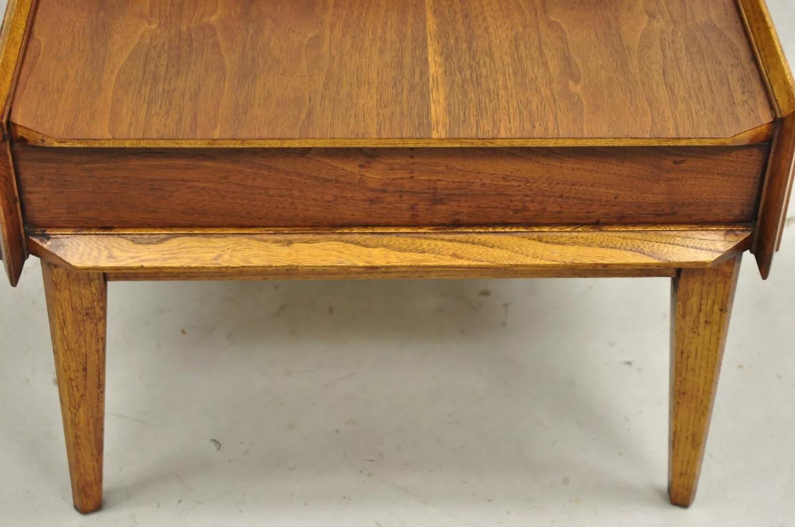 Lane Altavista Moderner Beistelltisch aus Nussbaumholz, 2 Stufenförmig, Mid-Century Modern im Angebot 4