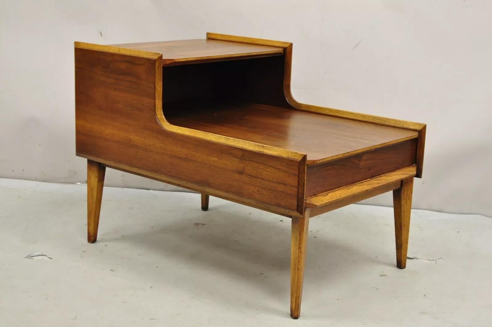 Lane Altavista Moderner Beistelltisch aus Nussbaumholz, 2 Stufenförmig, Mid-Century Modern im Angebot 5