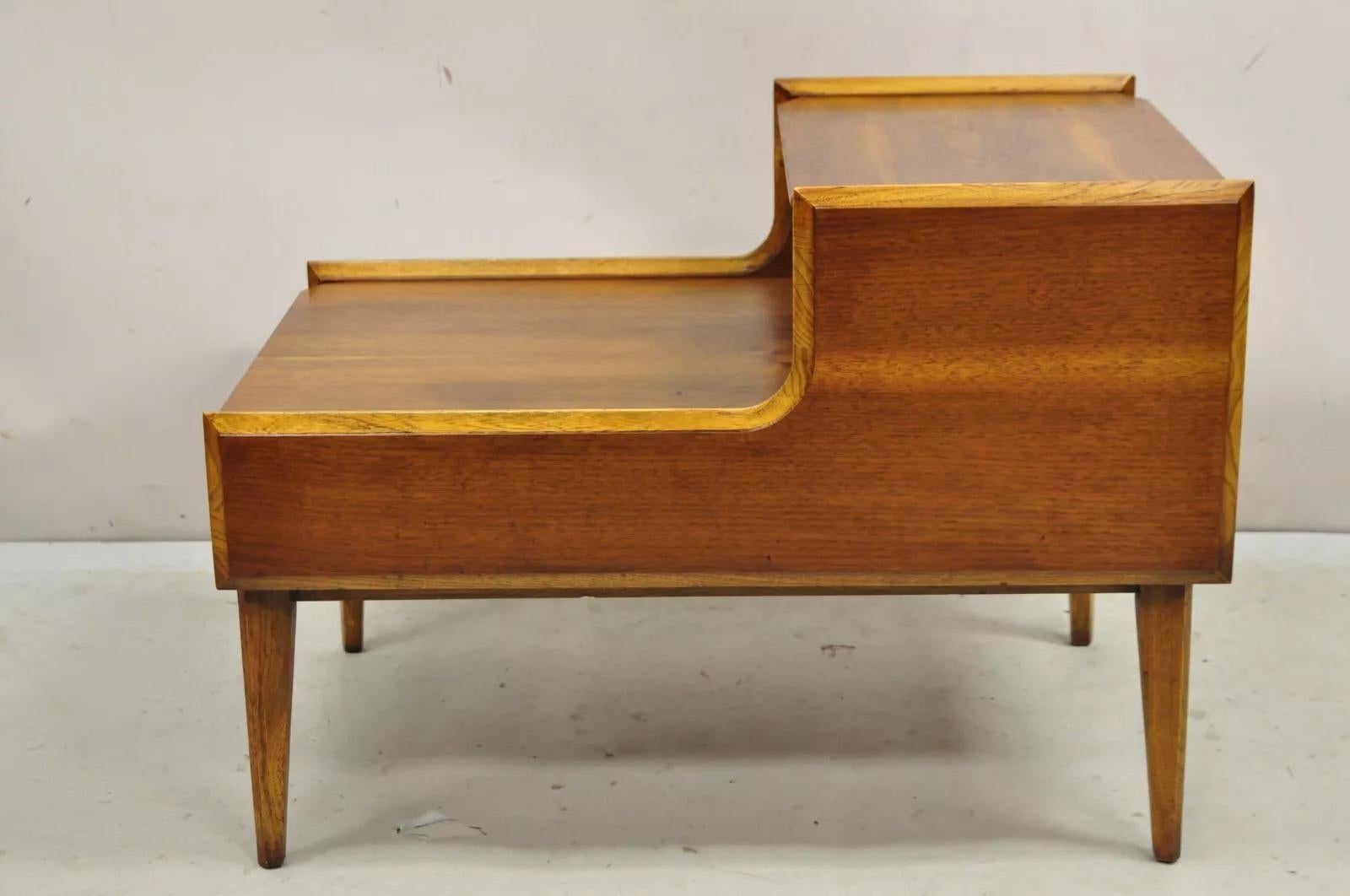 Lane Altavista Moderner Beistelltisch aus Nussbaumholz, 2 Stufenförmig, Mid-Century Modern (Moderne der Mitte des Jahrhunderts) im Angebot