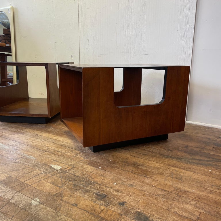 Lane Altavista Mid-Century Modern Walnut and Glass End Tables, a Pair For Sale 5