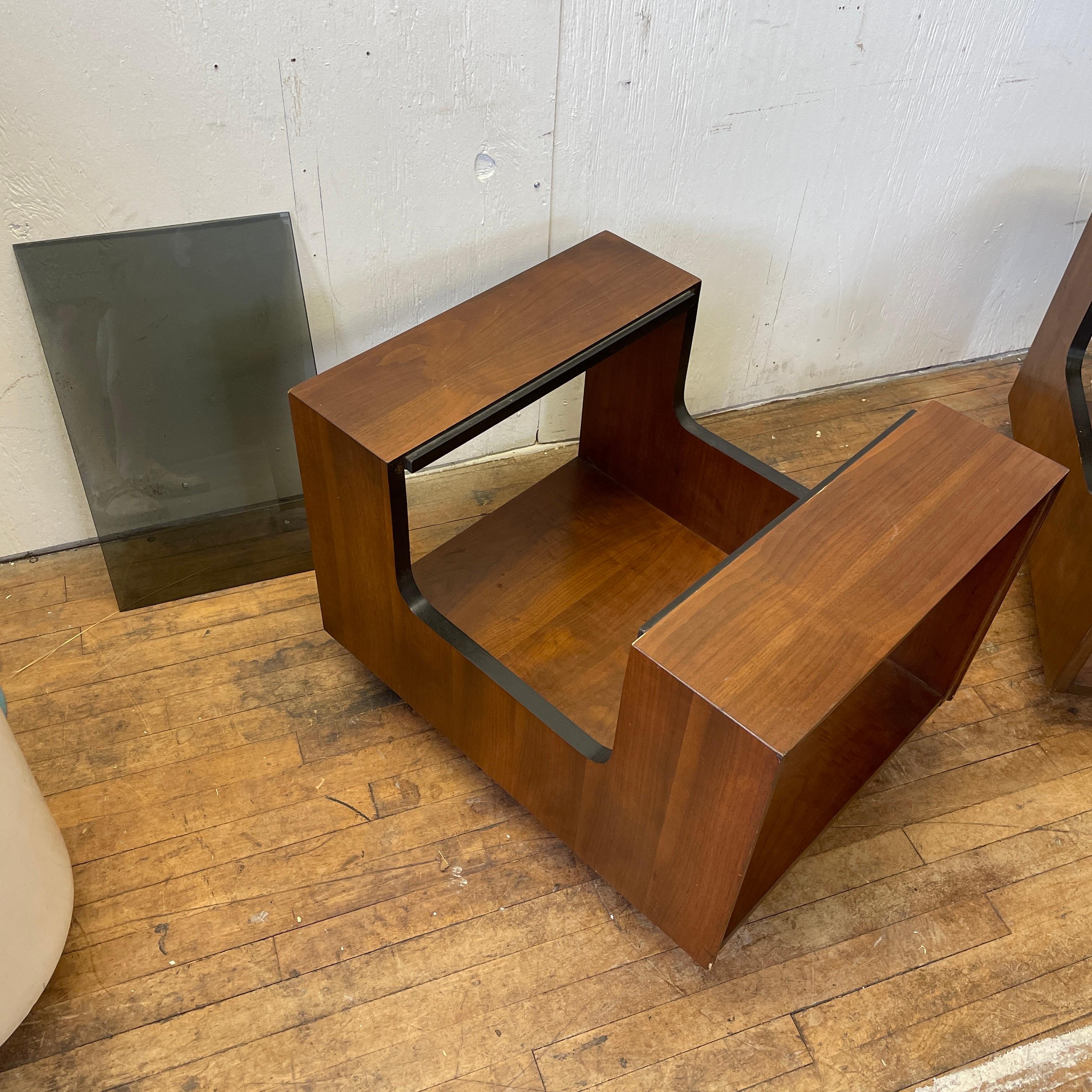 Lane Altavista Mid-Century Modern Walnut and Glass End Tables, a Pair 1