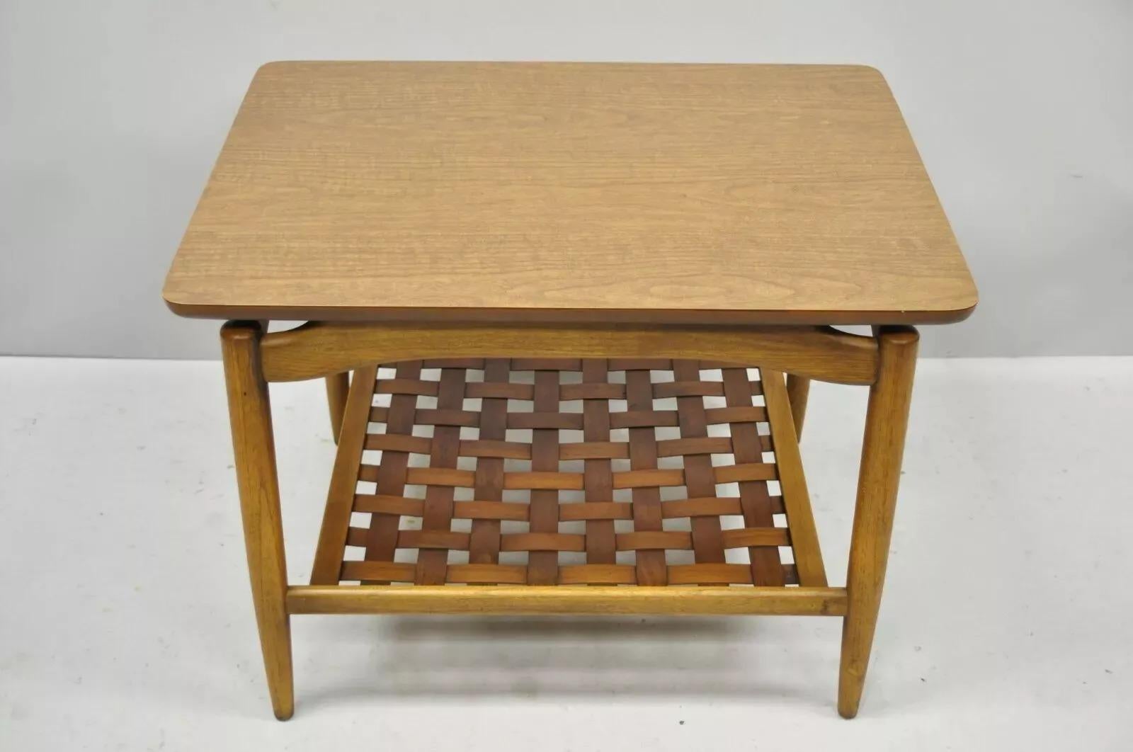 Mid Century Modern Lane Altavista Walnut Woodgrain Laminate Lattice End Table. Item features a woodgrain laminate top, walnut base, criss cross lower shelf, original stamp, quality American craftsmanship, sleek sculptural form. Circa Mid 20th