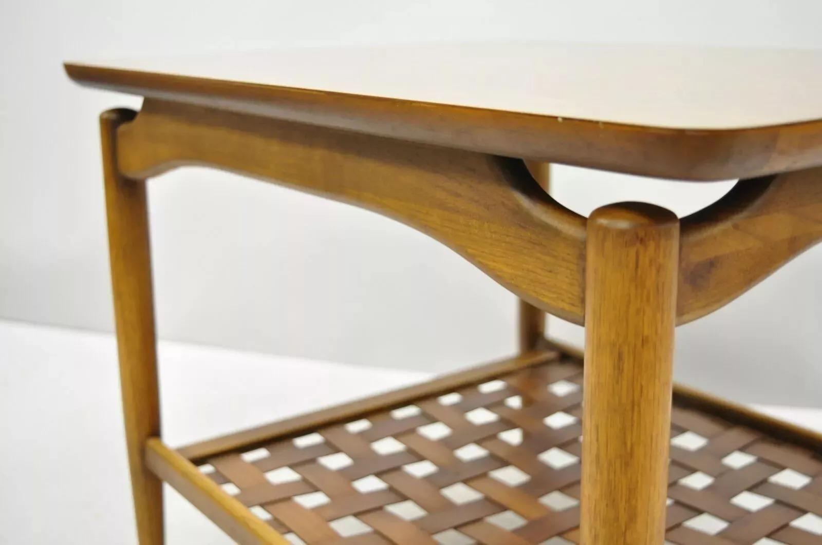 Lane Altavista Mid Century Modern Walnut Woodgrain Laminate Lattice Side Table In Good Condition In Philadelphia, PA