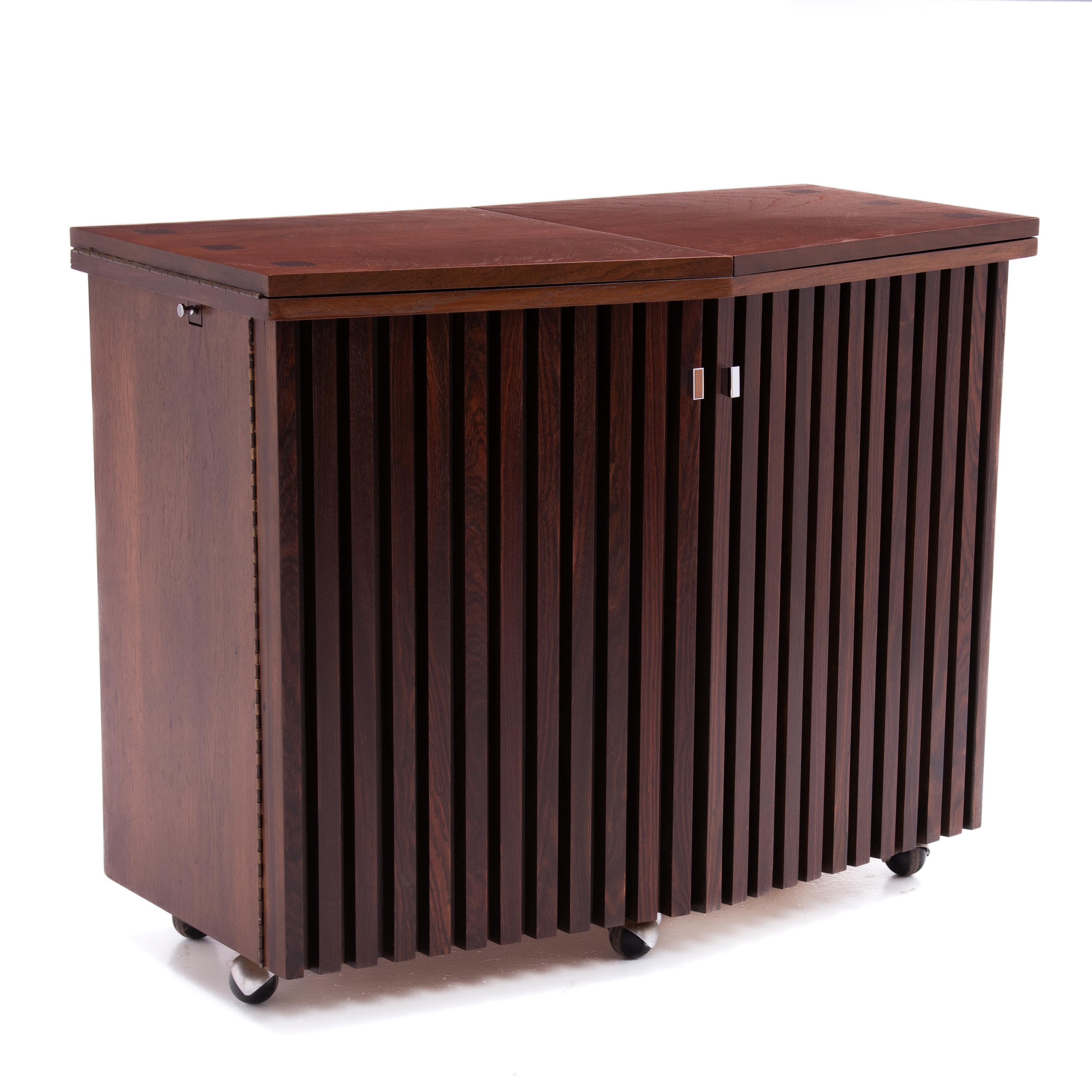 Mid-Century Modern Lane Altavista Mid Century Slatted Rosewood Walnut Bar Server Credenza Cabinet en vente