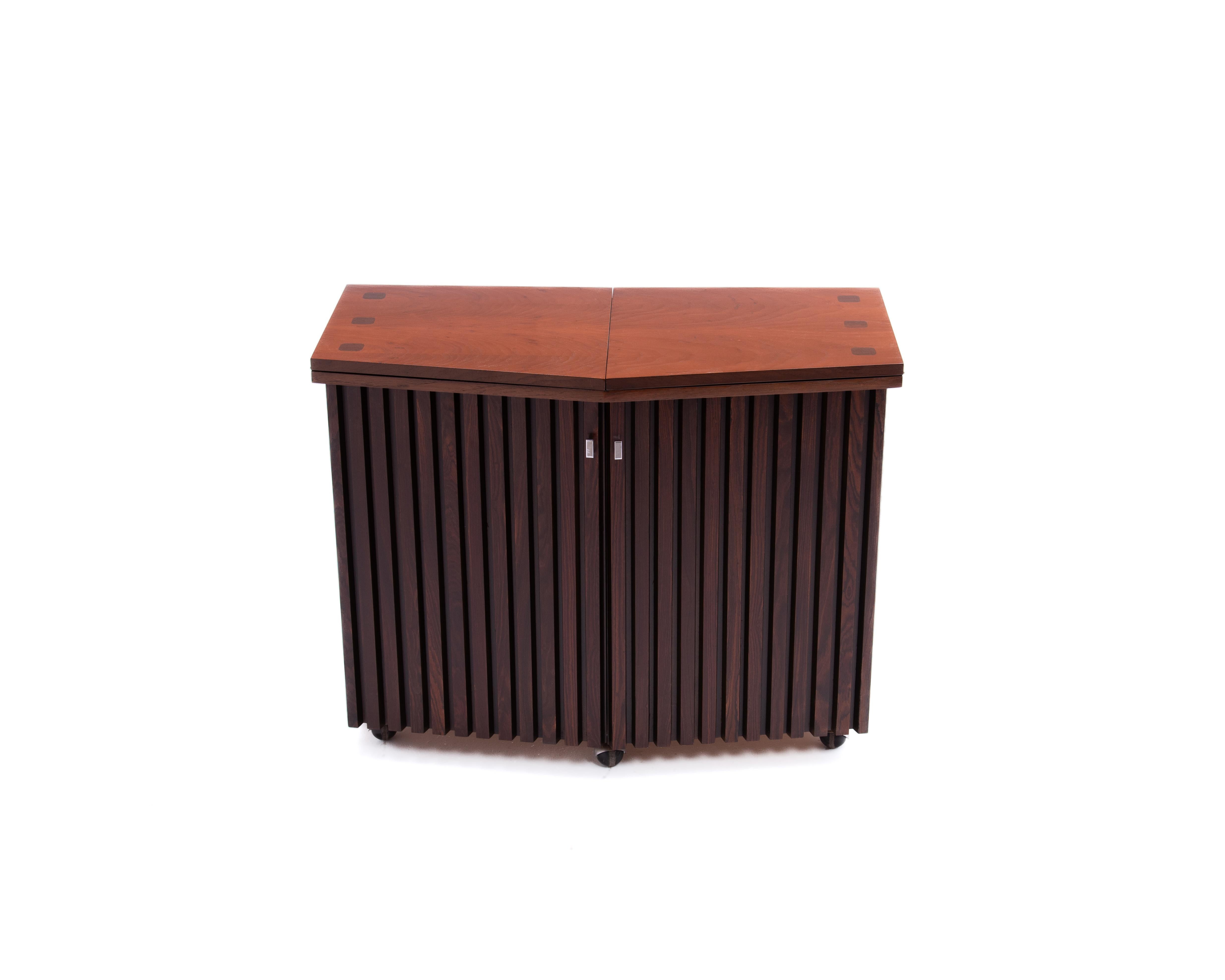 Lane Altavista Mid Century Slatted Rosewood Walnut Bar Server Credenza Cabinet en vente 1