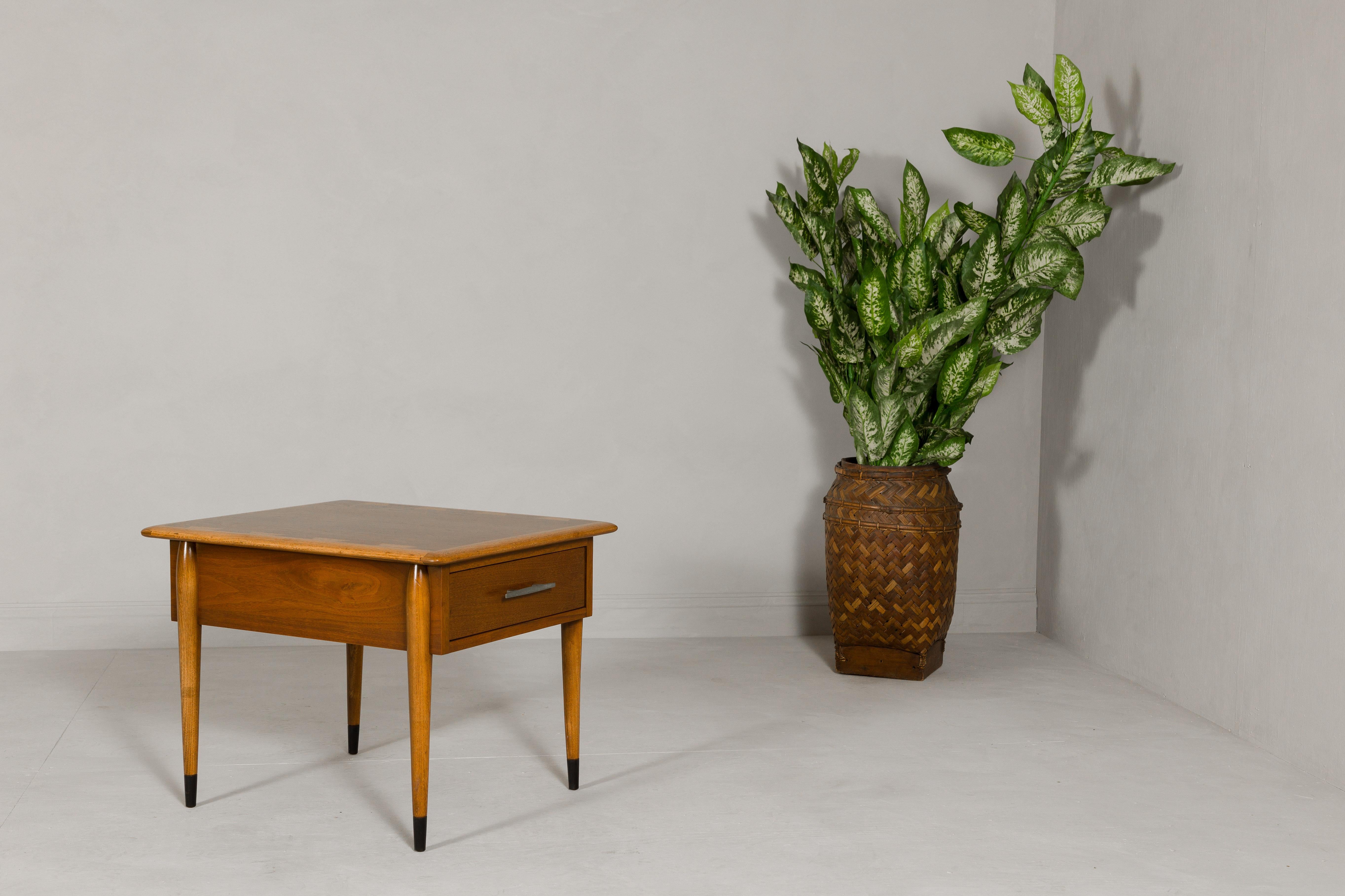 Table d'appoint Altavista du milieu du siècle dernier avec tiroir simple et pieds effilés en vente 5