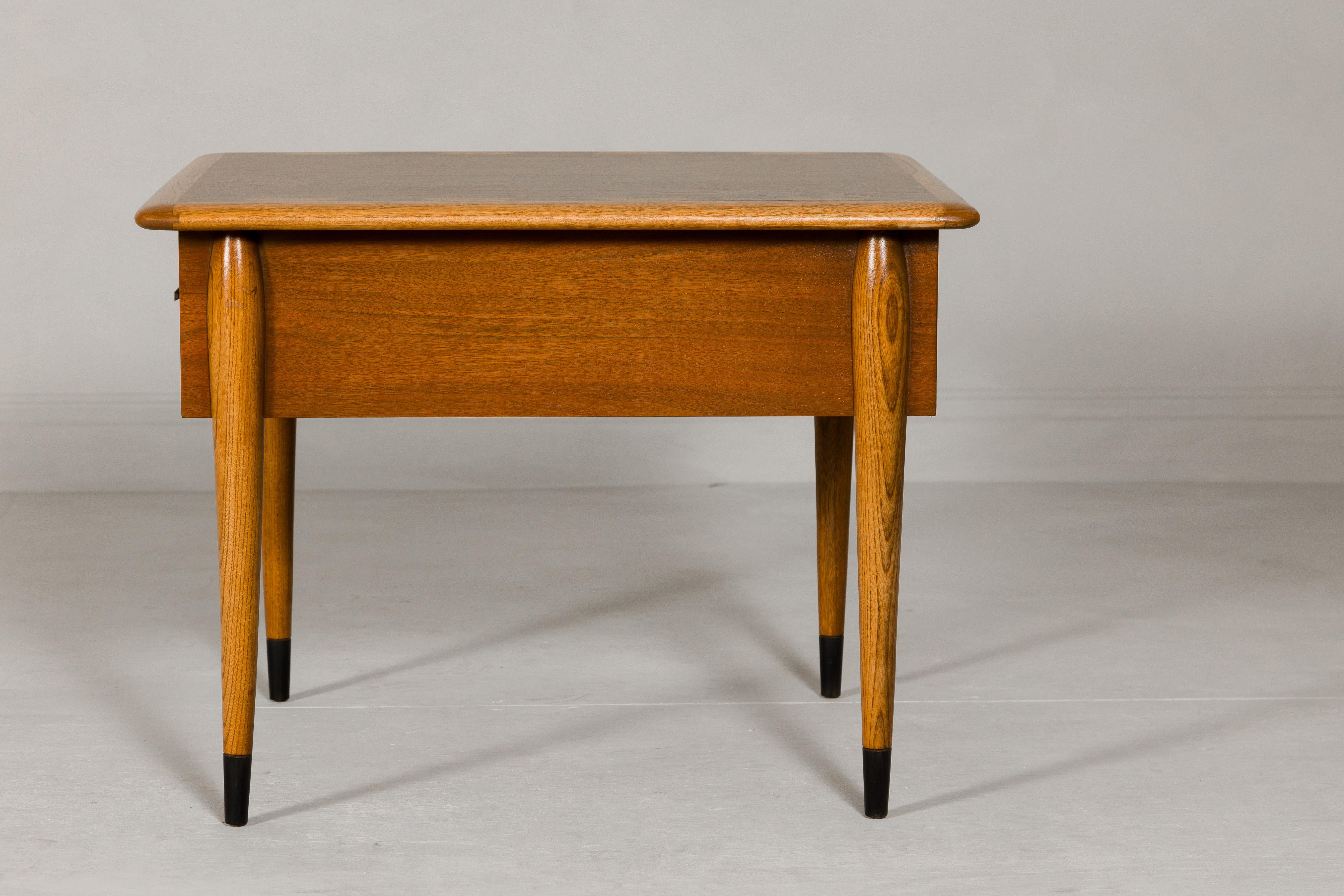 Table d'appoint Altavista du milieu du siècle dernier avec tiroir simple et pieds effilés en vente 9