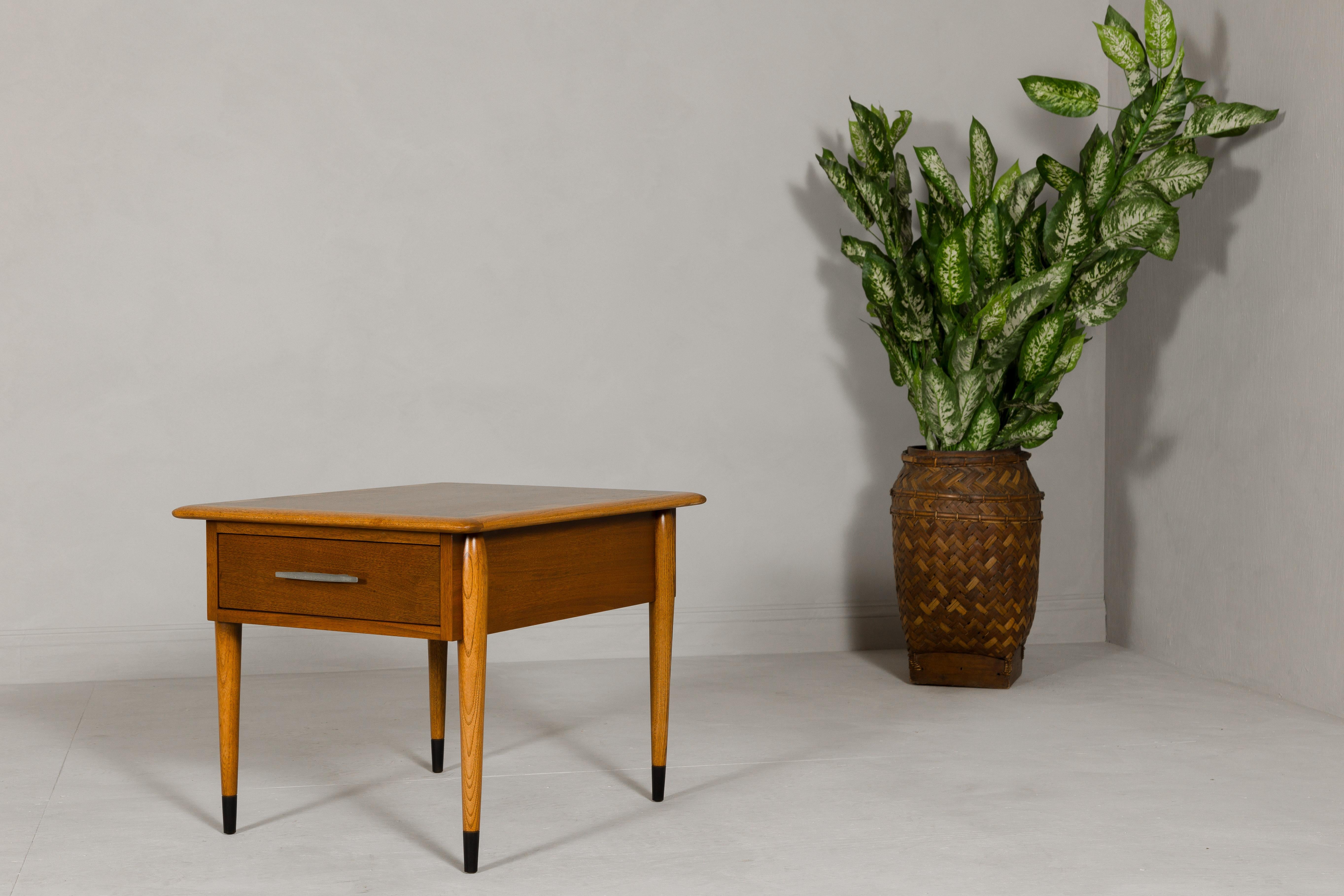 Table d'appoint Altavista du milieu du siècle dernier avec tiroir simple et pieds effilés en vente 10