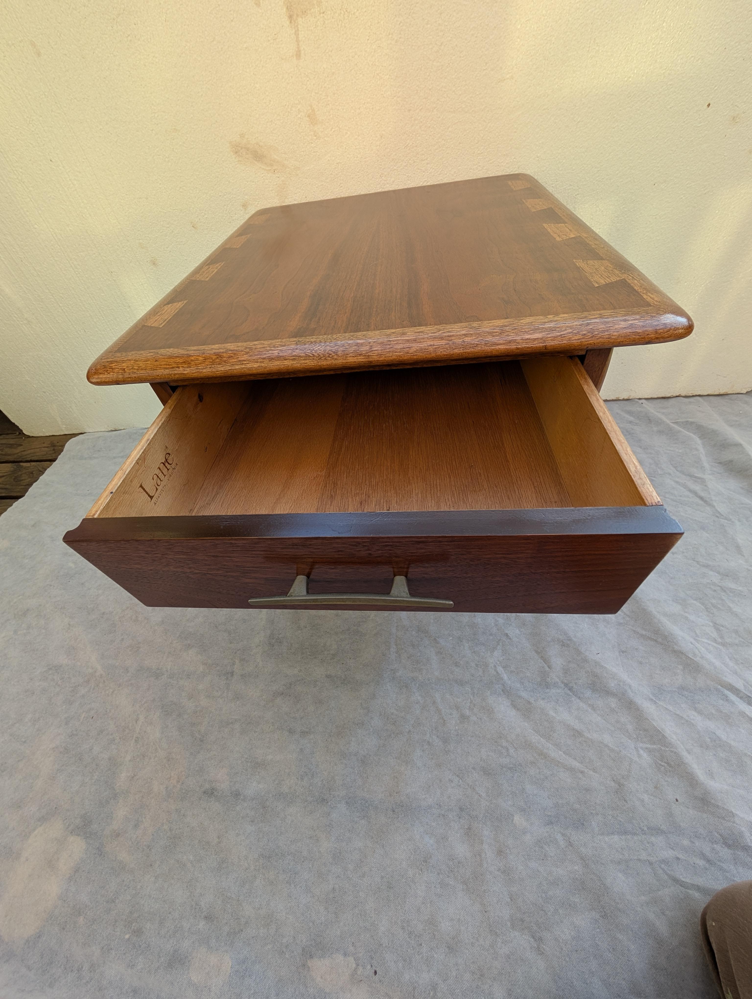Lane Altavista one drawer dovetailed top side table For Sale 6