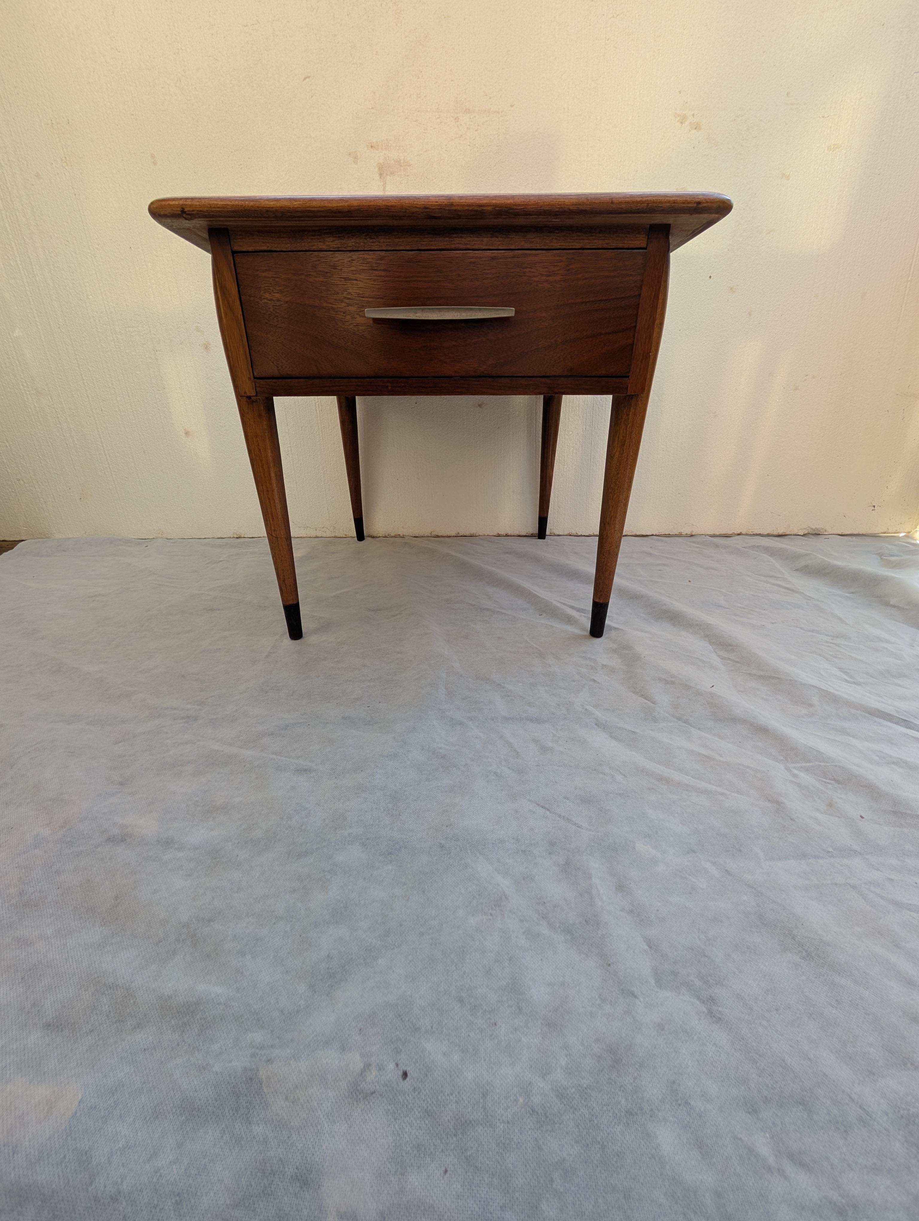 Lane Altavista one drawer dovetailed top side table For Sale 2