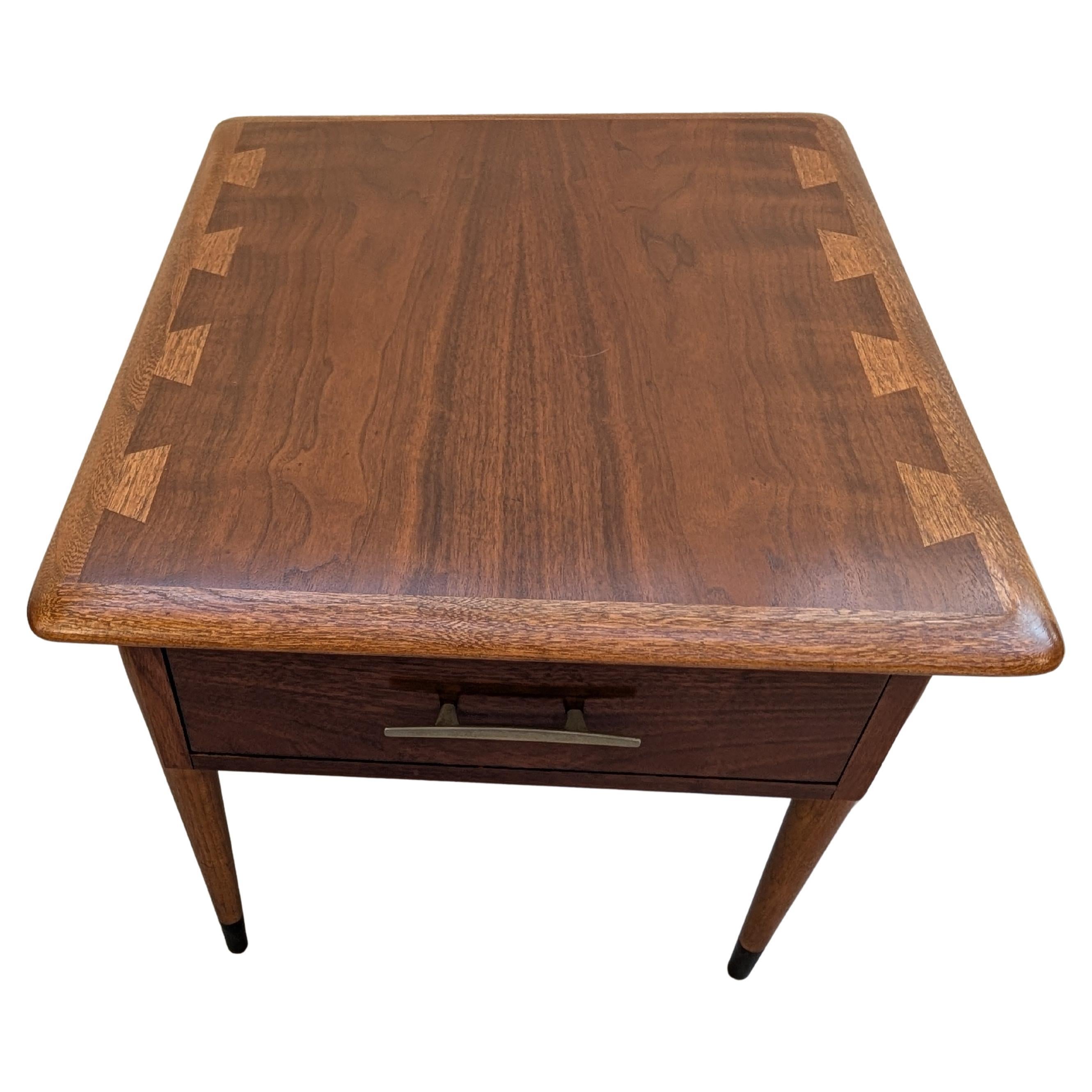 Lane Altavista one drawer dovetailed top side table For Sale