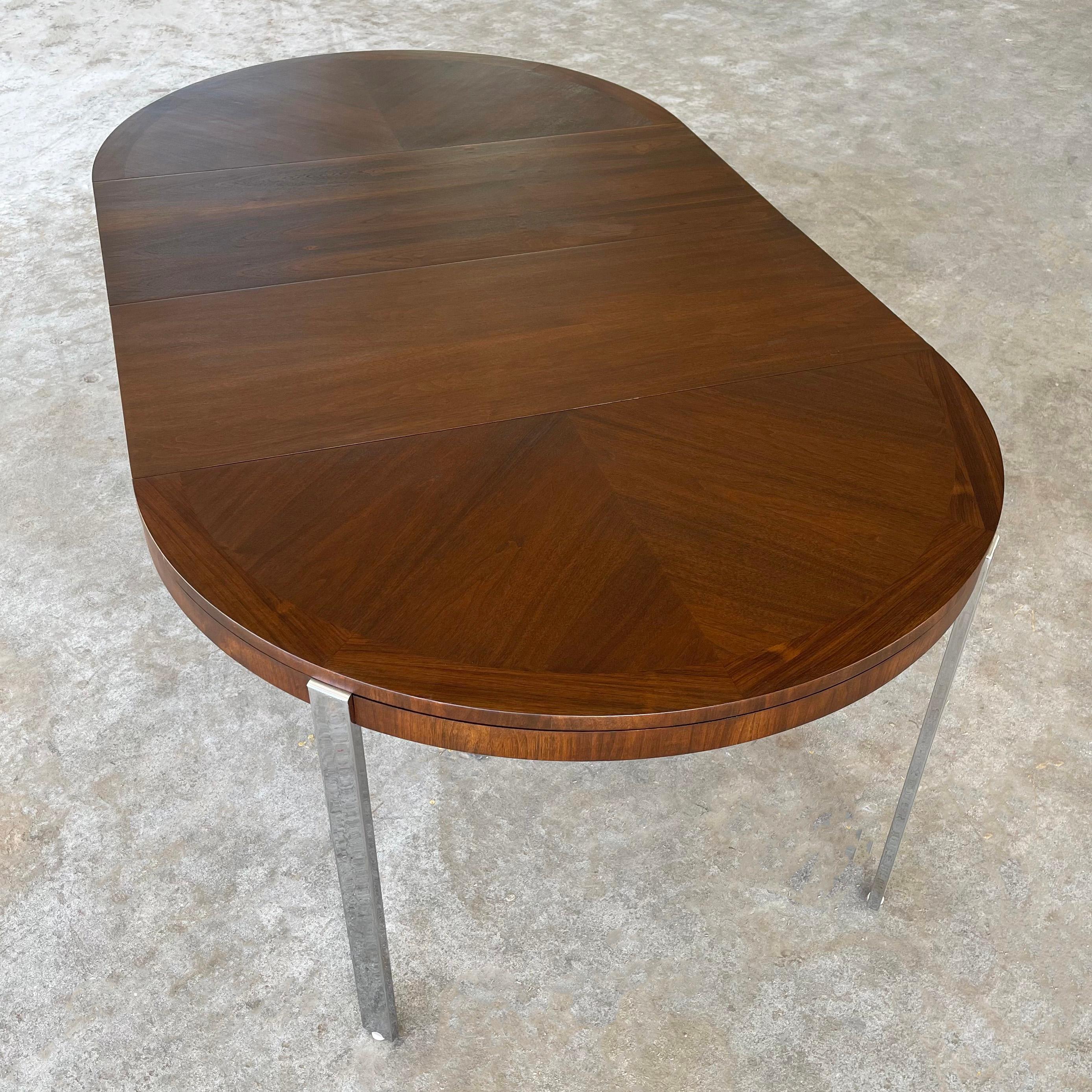 Lane Altavista Round Walnut Chrome Extension Dining Table In Good Condition For Sale In Brooklyn, NY