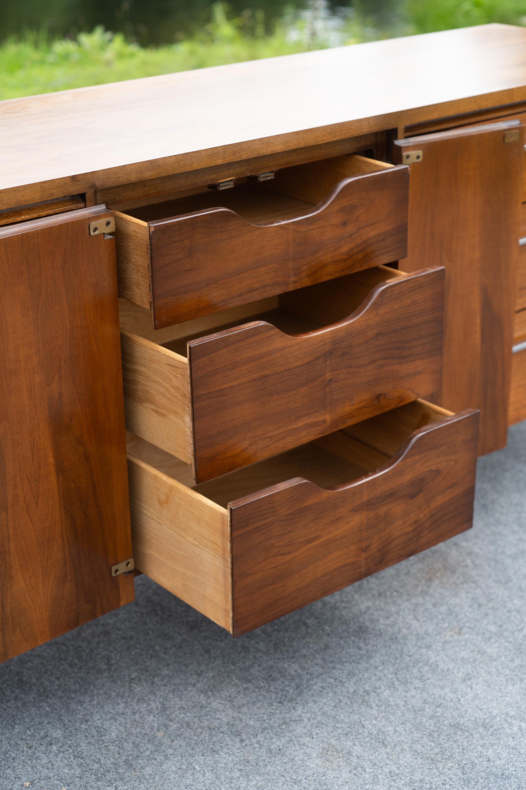 Lane Altavista Walnut & Rosewood 9 Drawer Long Dresser or Cabinet w/ Chrome Legs For Sale 7