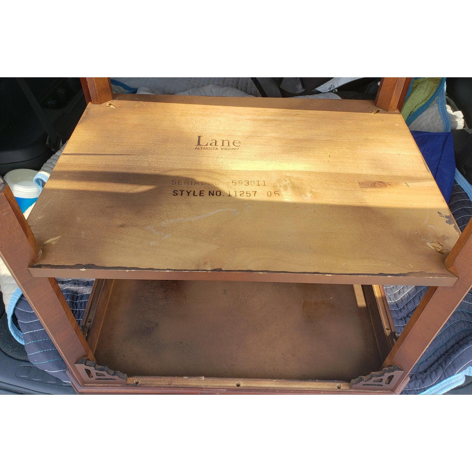 Lane Altavista Va Chippendale Style Mahogany Banded and Bookmatched Top Side In Good Condition In Germantown, MD