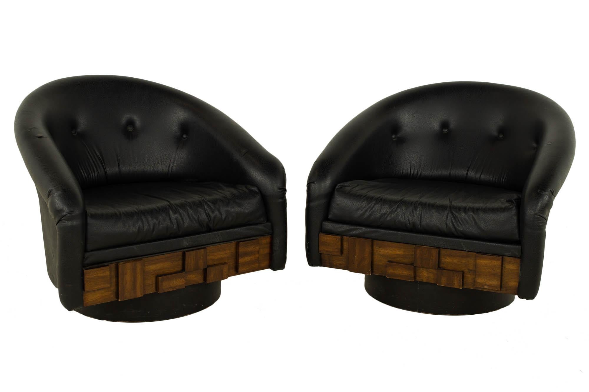 Lane Brutalist mid-century walnut swivel barrel back lounge chairs - pair

These chairs measure: 28.5 wide x 29 deep x 29 inches high, with a seat height of 18.5 and arm height of 18 inches

?All pieces of furniture can be had in what we call