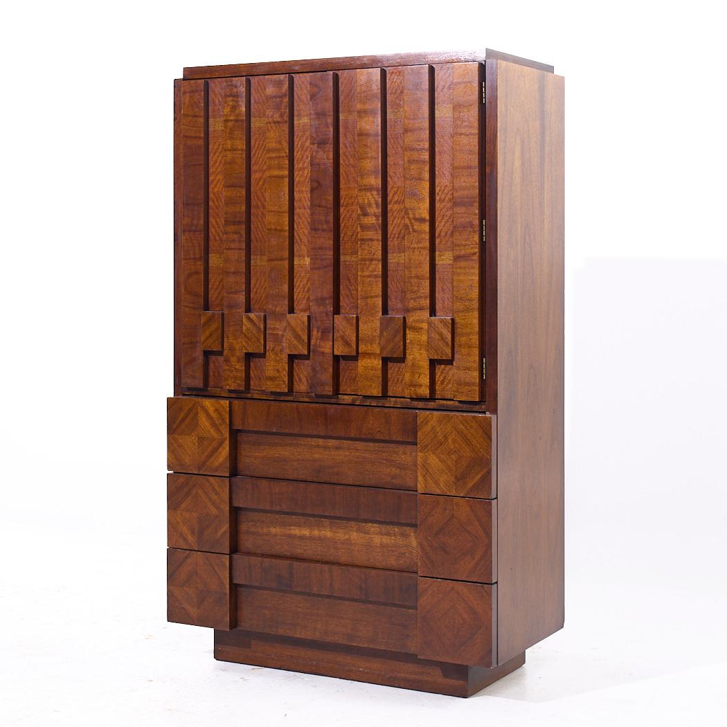 Mid-Century Modern Lane Brutalist Mid Century Highboy Armoire Dresser en noyer en vente
